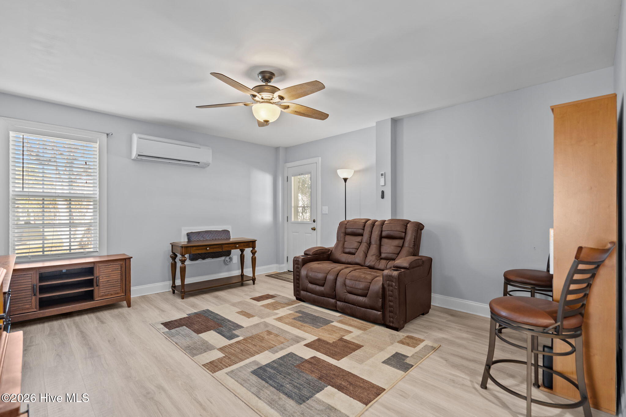 100547752 | Photo 30