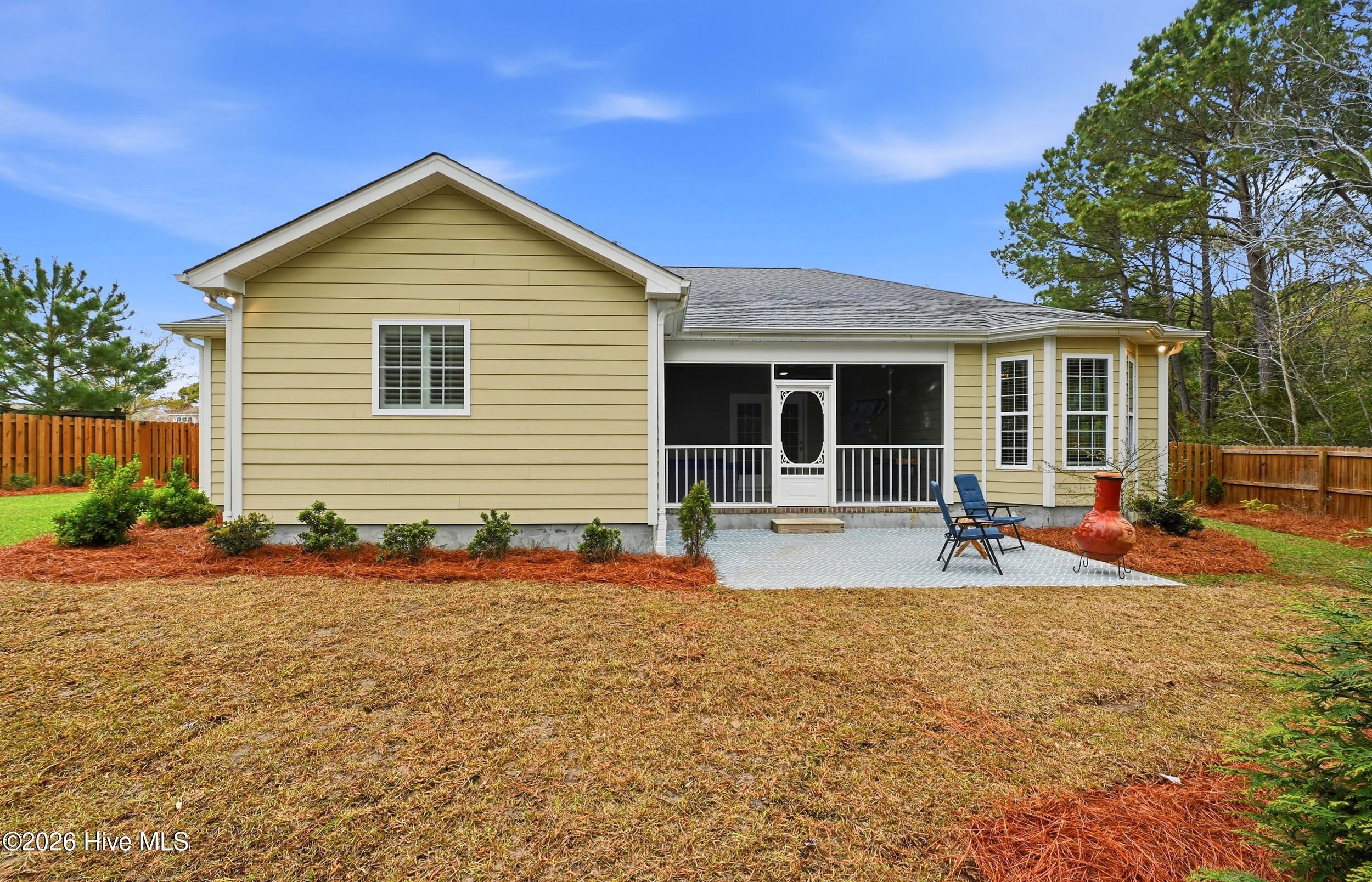 100563166 | Photo 42