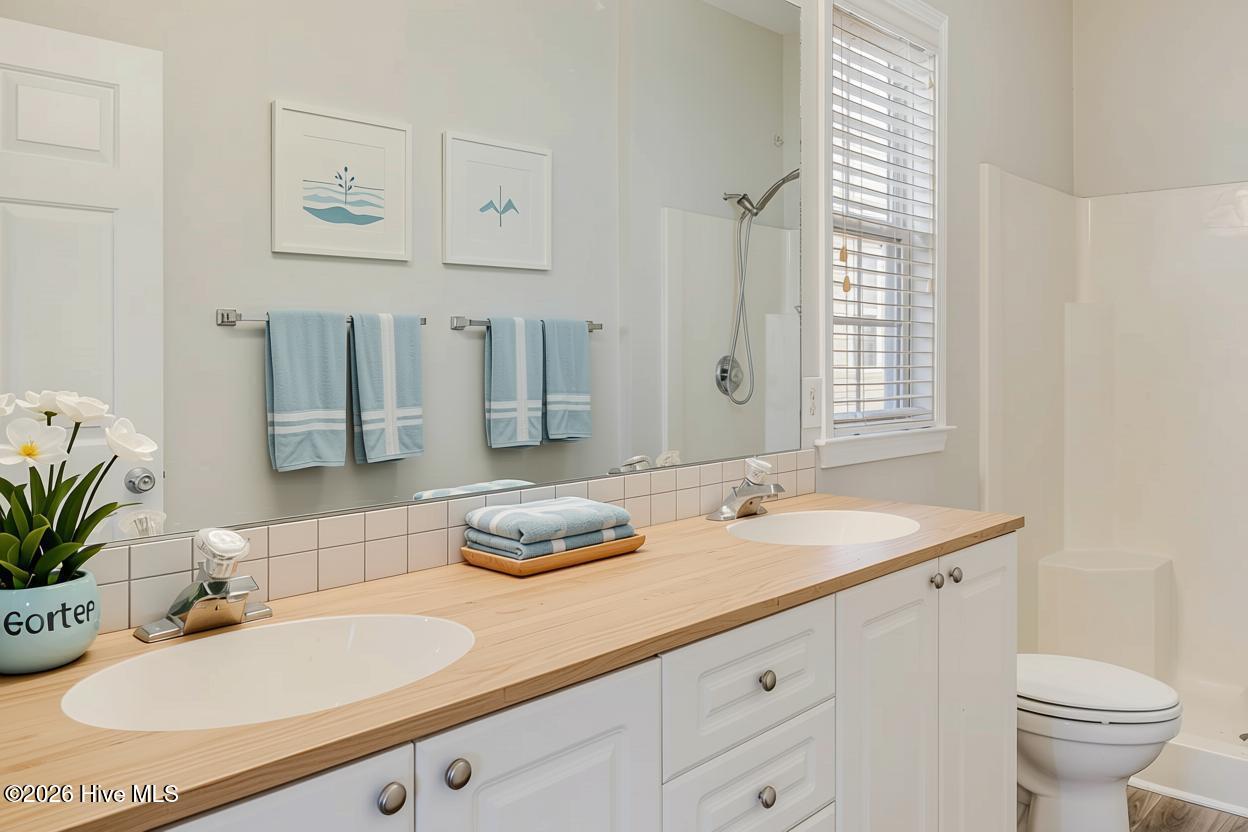 100558016 | Photo 30