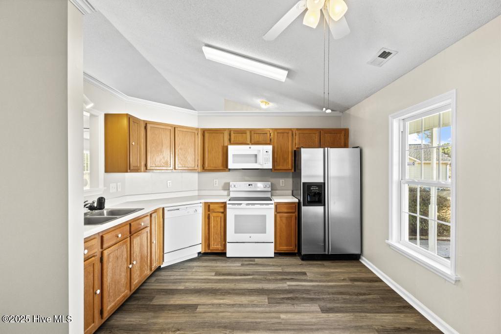 100546857 | Photo 14