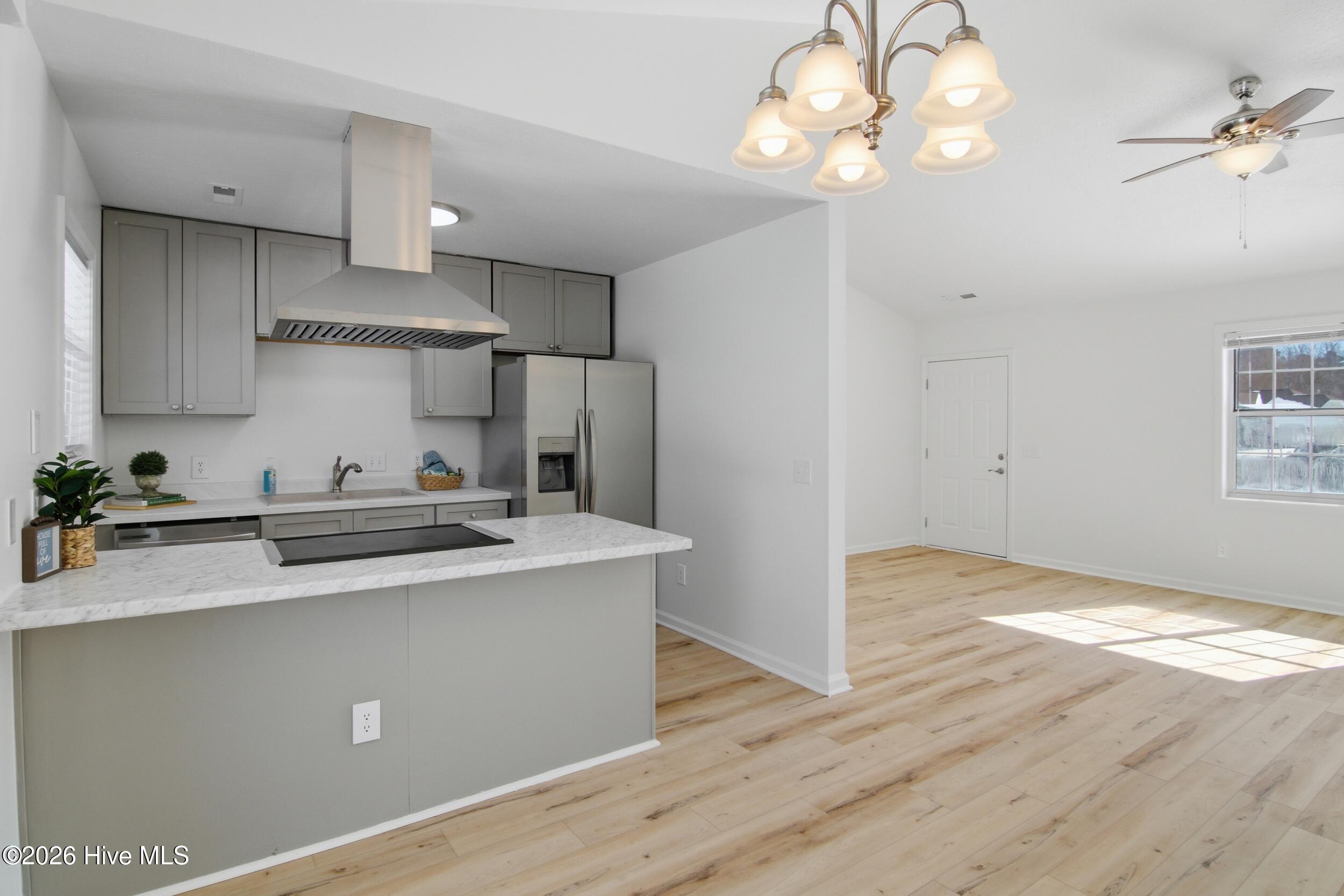 100552671 | Photo 10