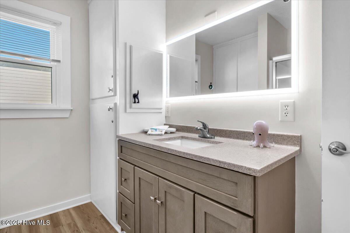 100559850 | Photo 26