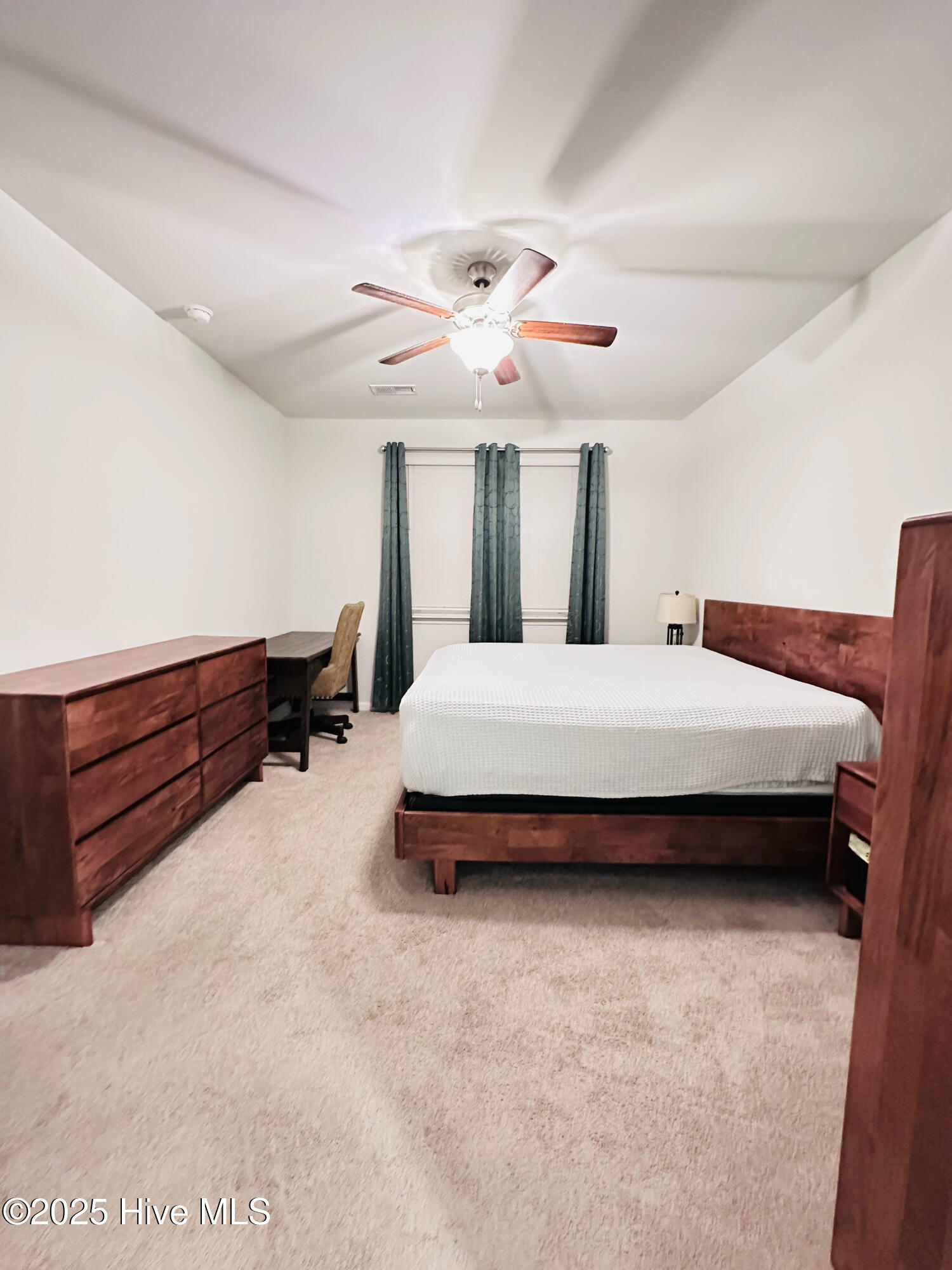 100525143 | Photo 16