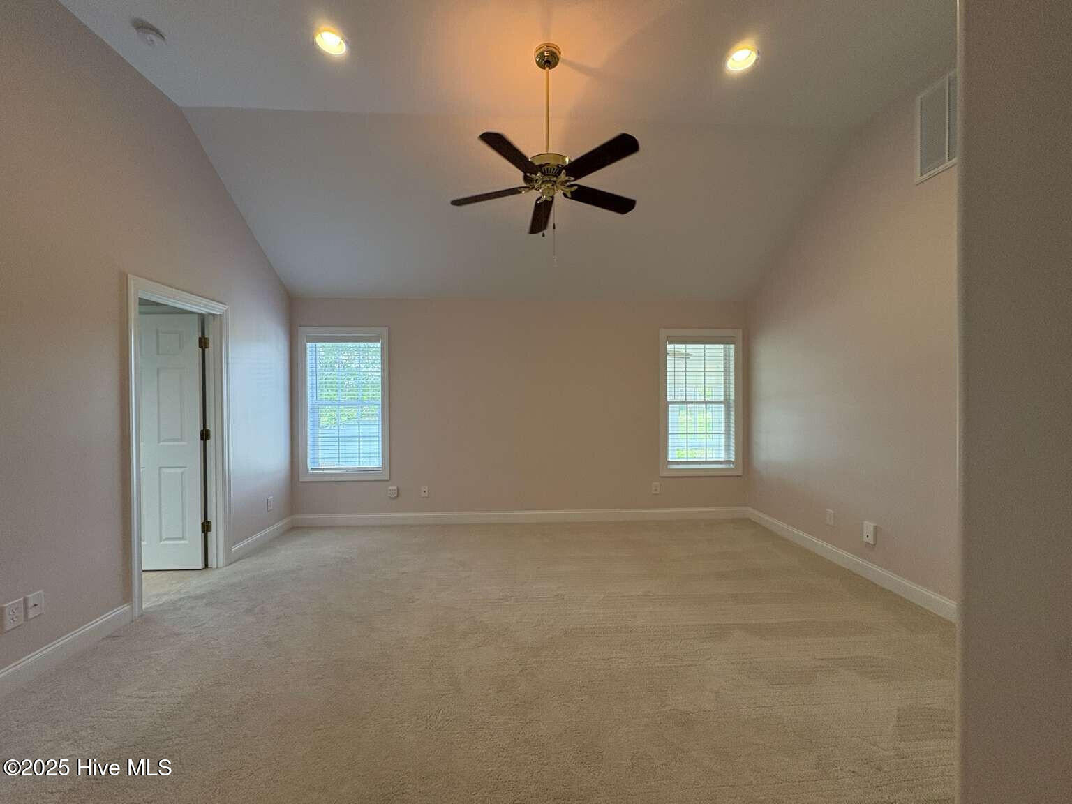 100534224 | Photo 12