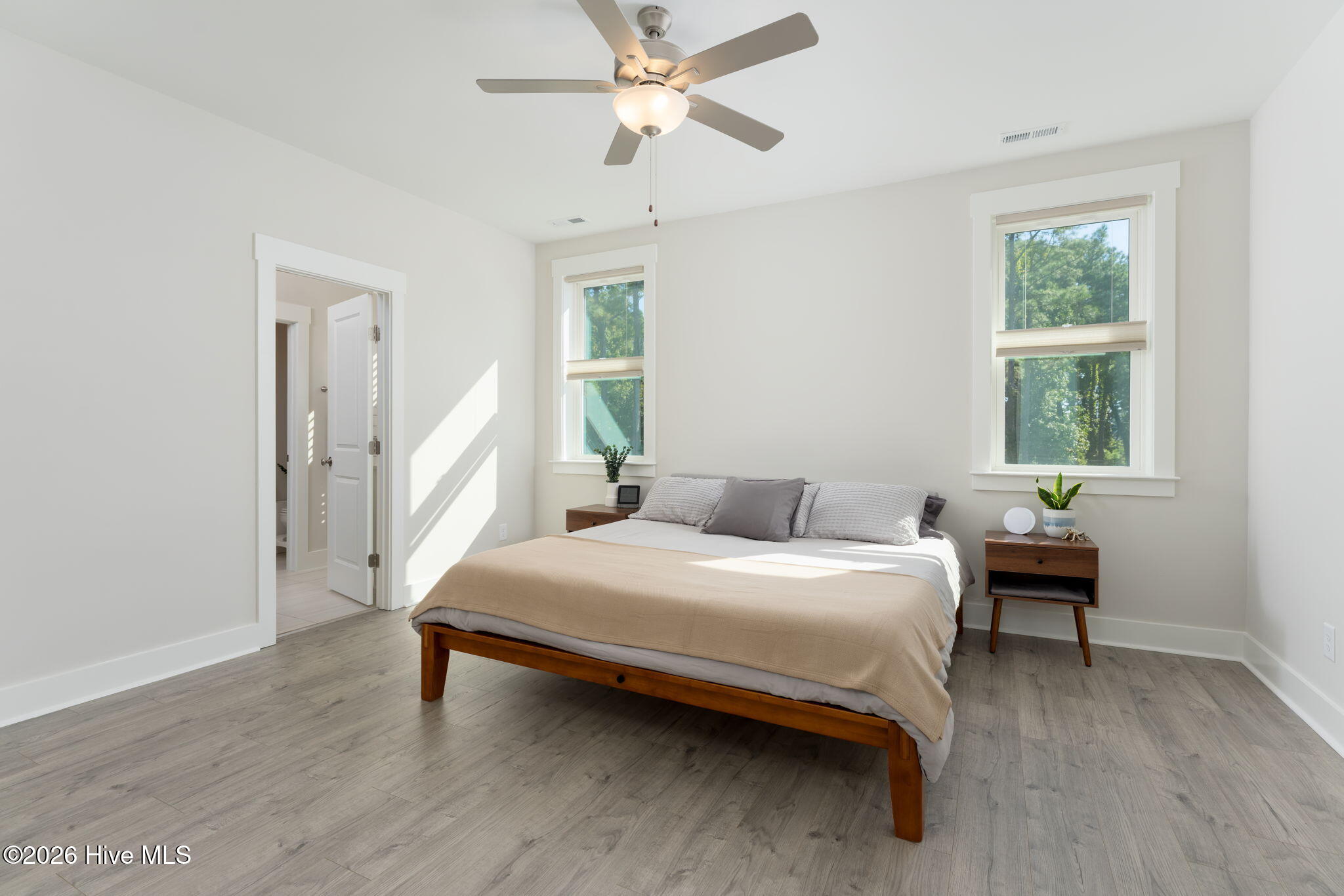 100564713 | Photo 29