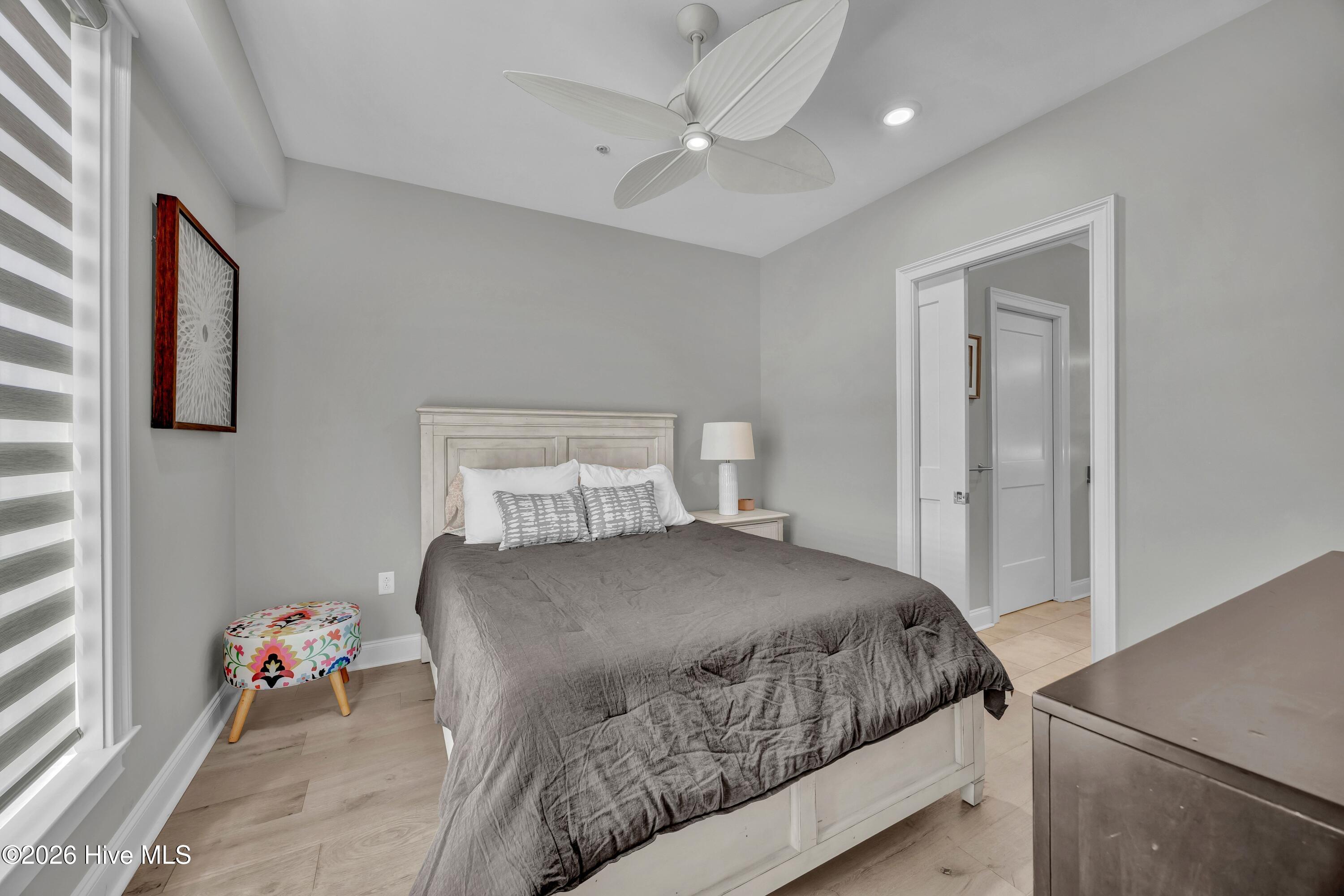 100567765 | Photo 17