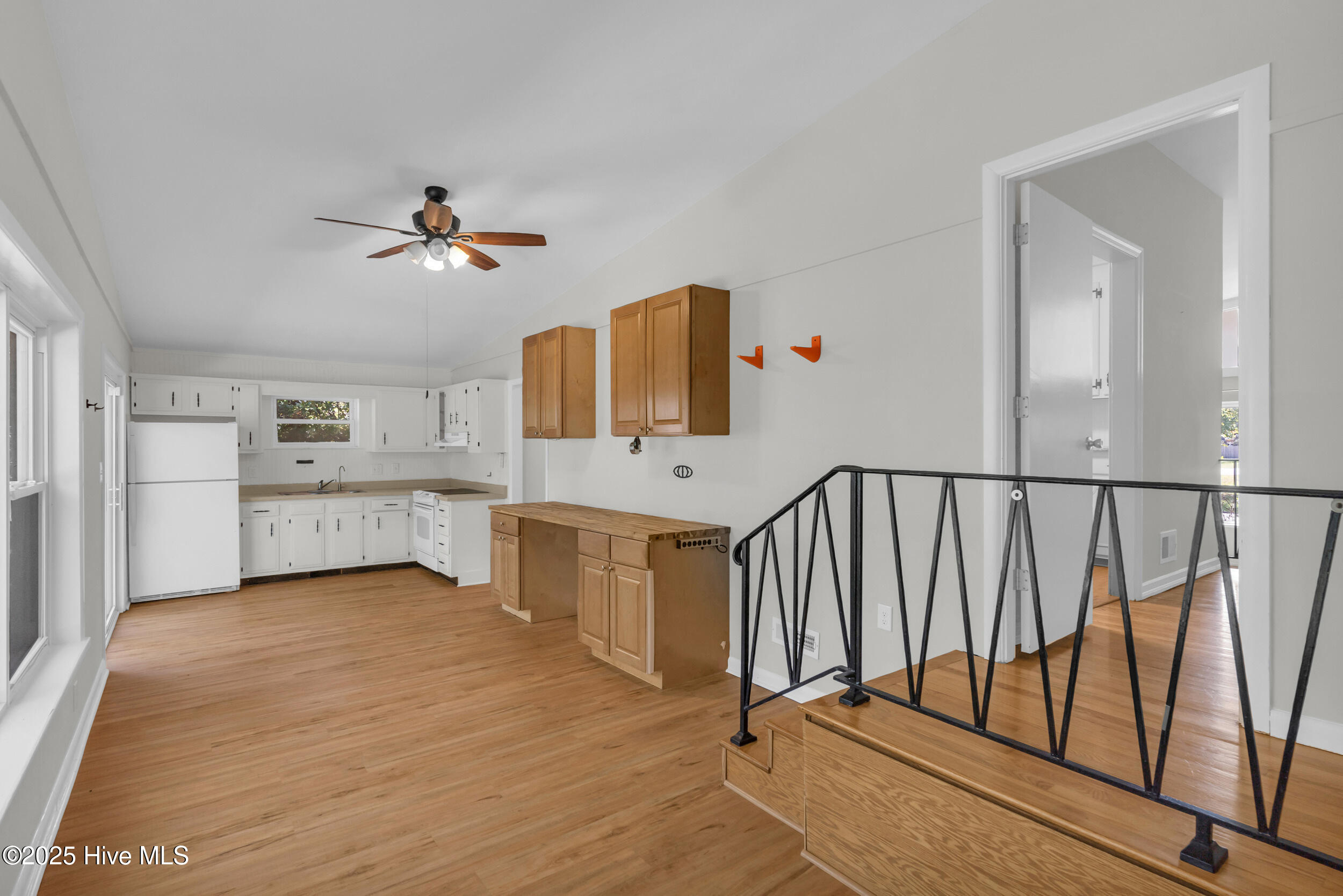 100532133 | Photo 33