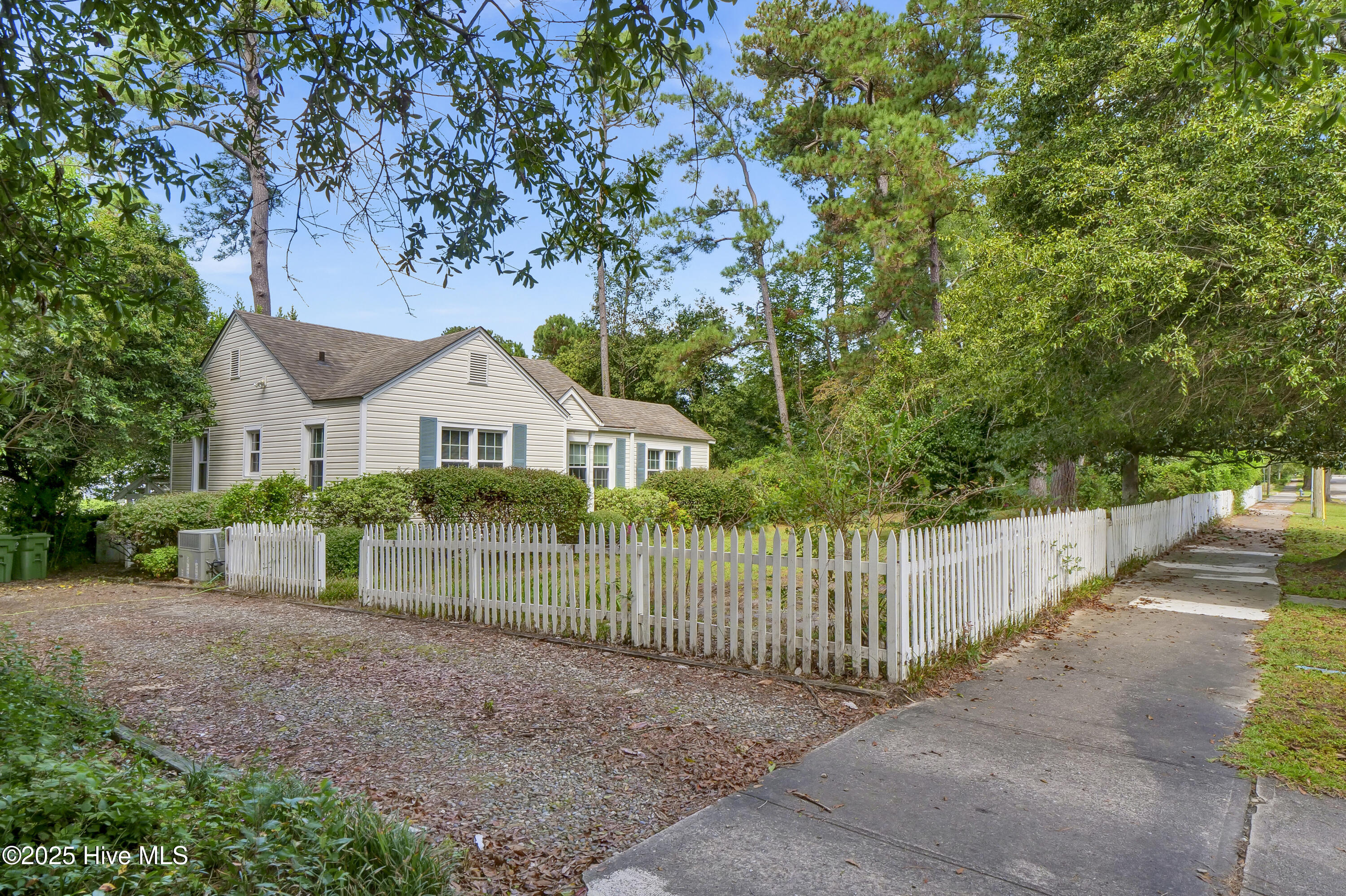 403 Noble Street, Wilmington, NC 28405 – photo 3: 002_p2500031_820