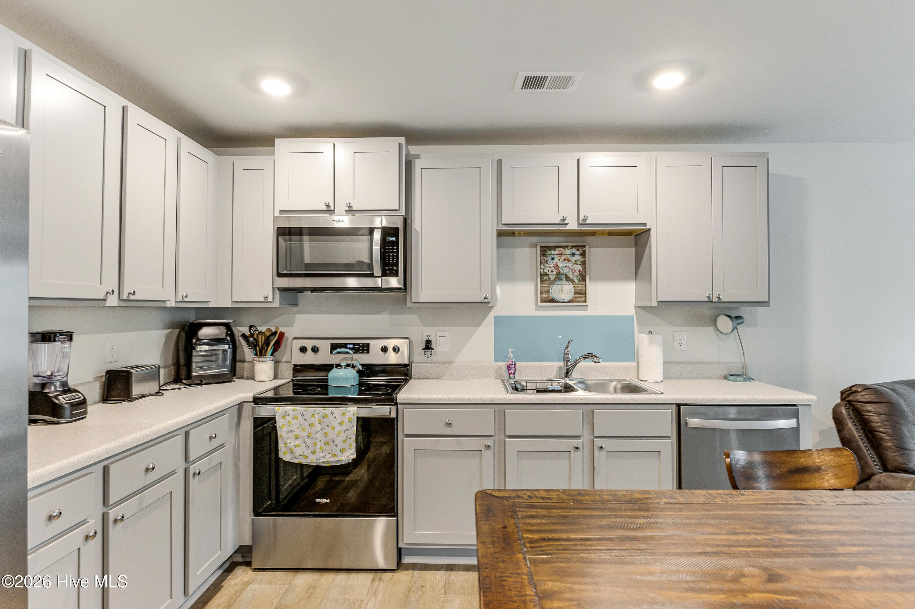 100560906 | Photo 14