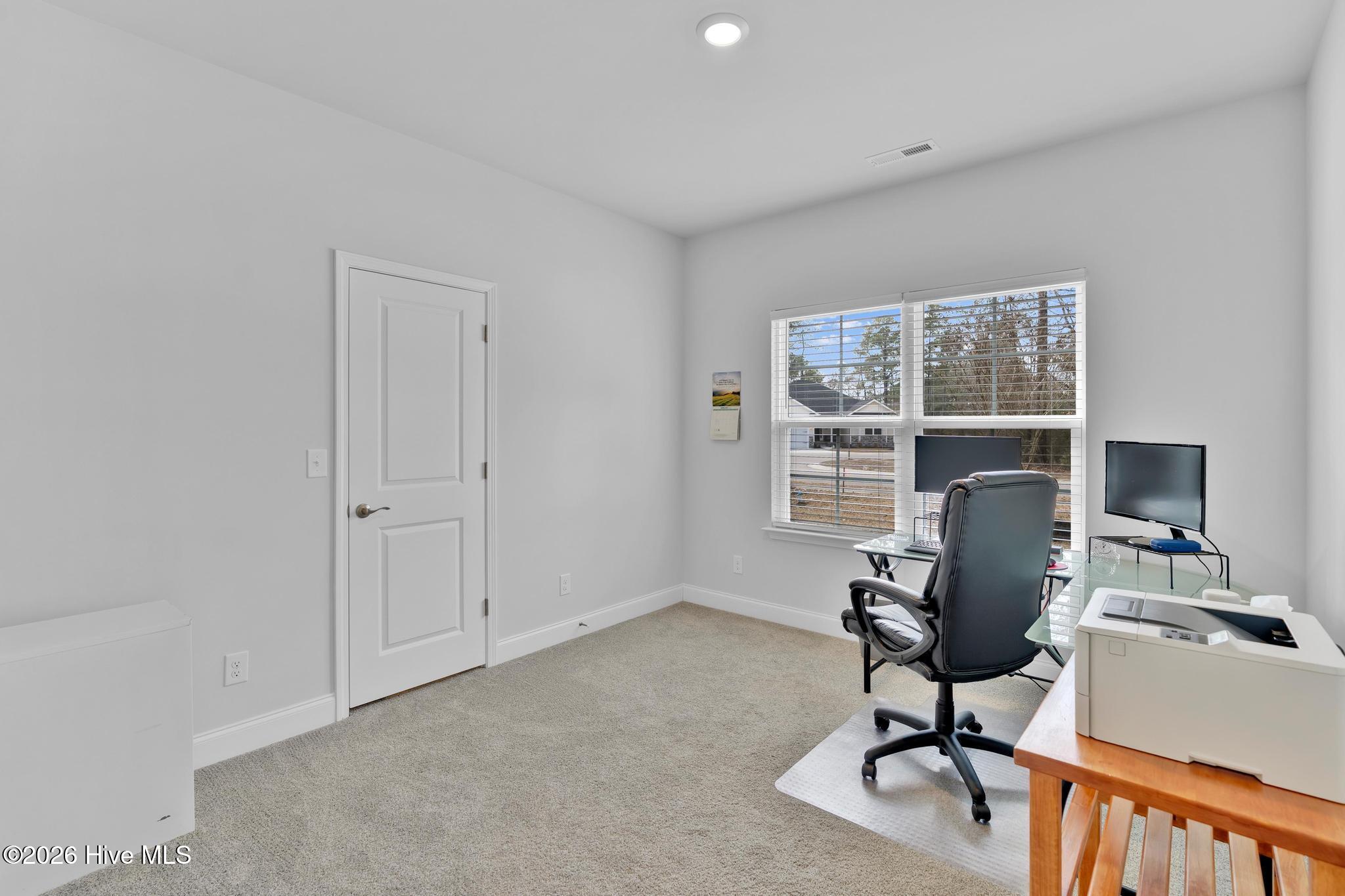 100553643 | Photo 24