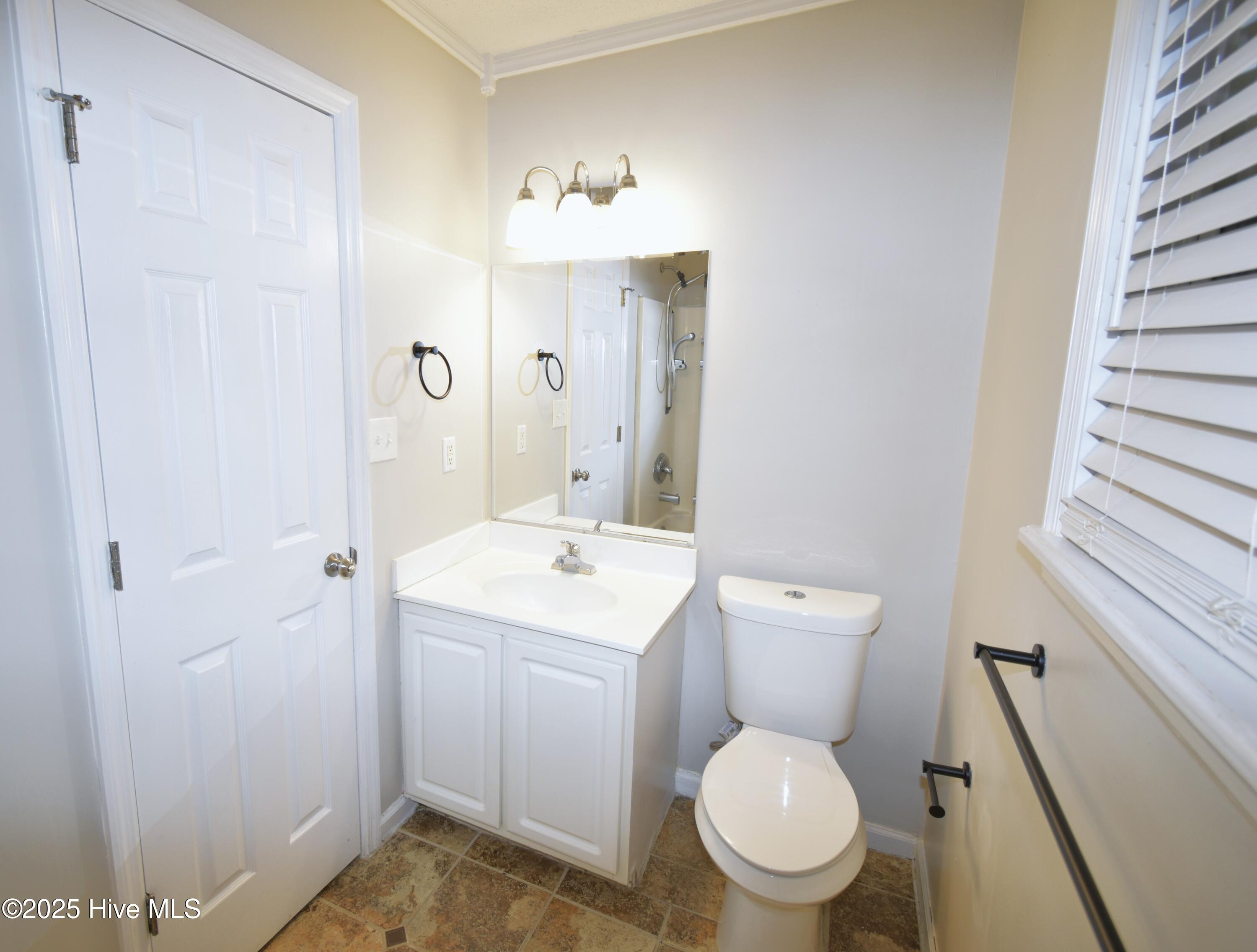 100546185 | Photo 30