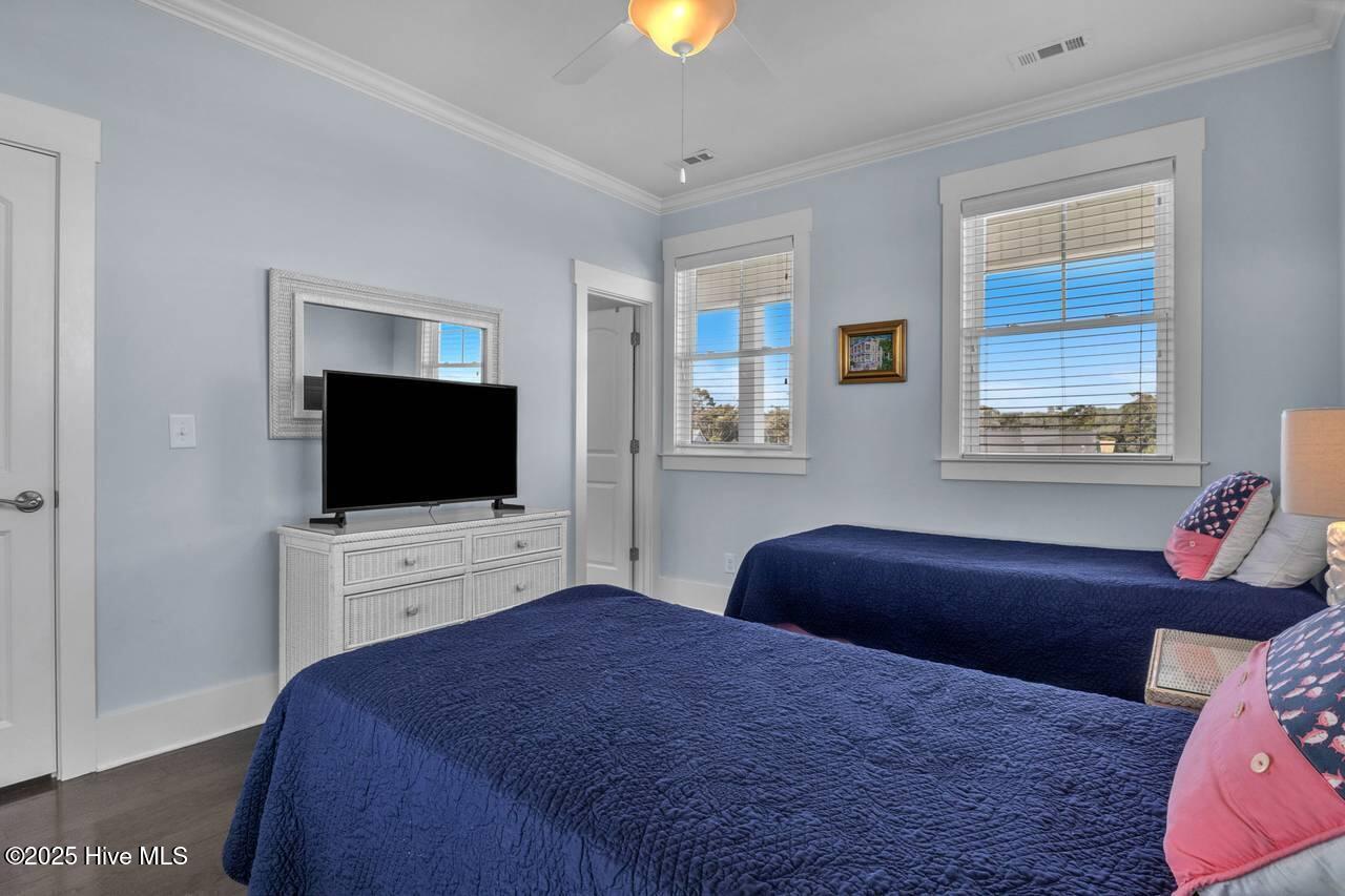 100543948 | Photo 31