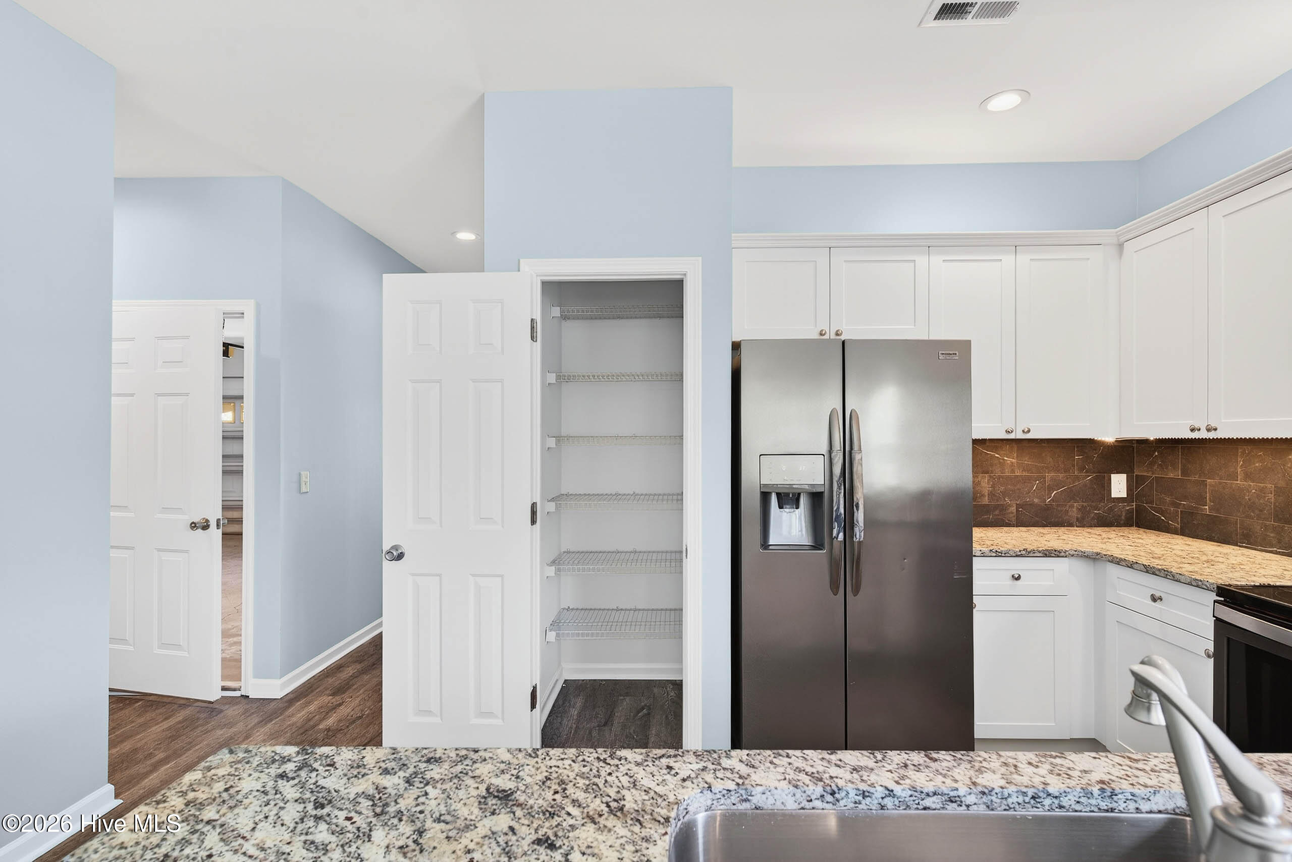 100564275 | Photo 12