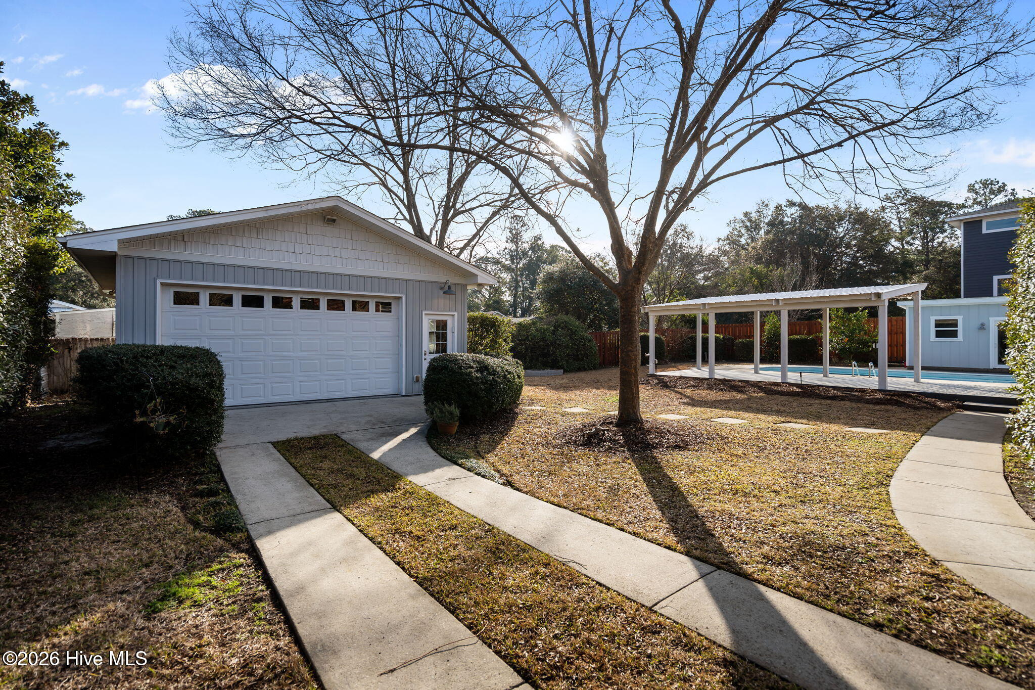 100548221 | Photo 50