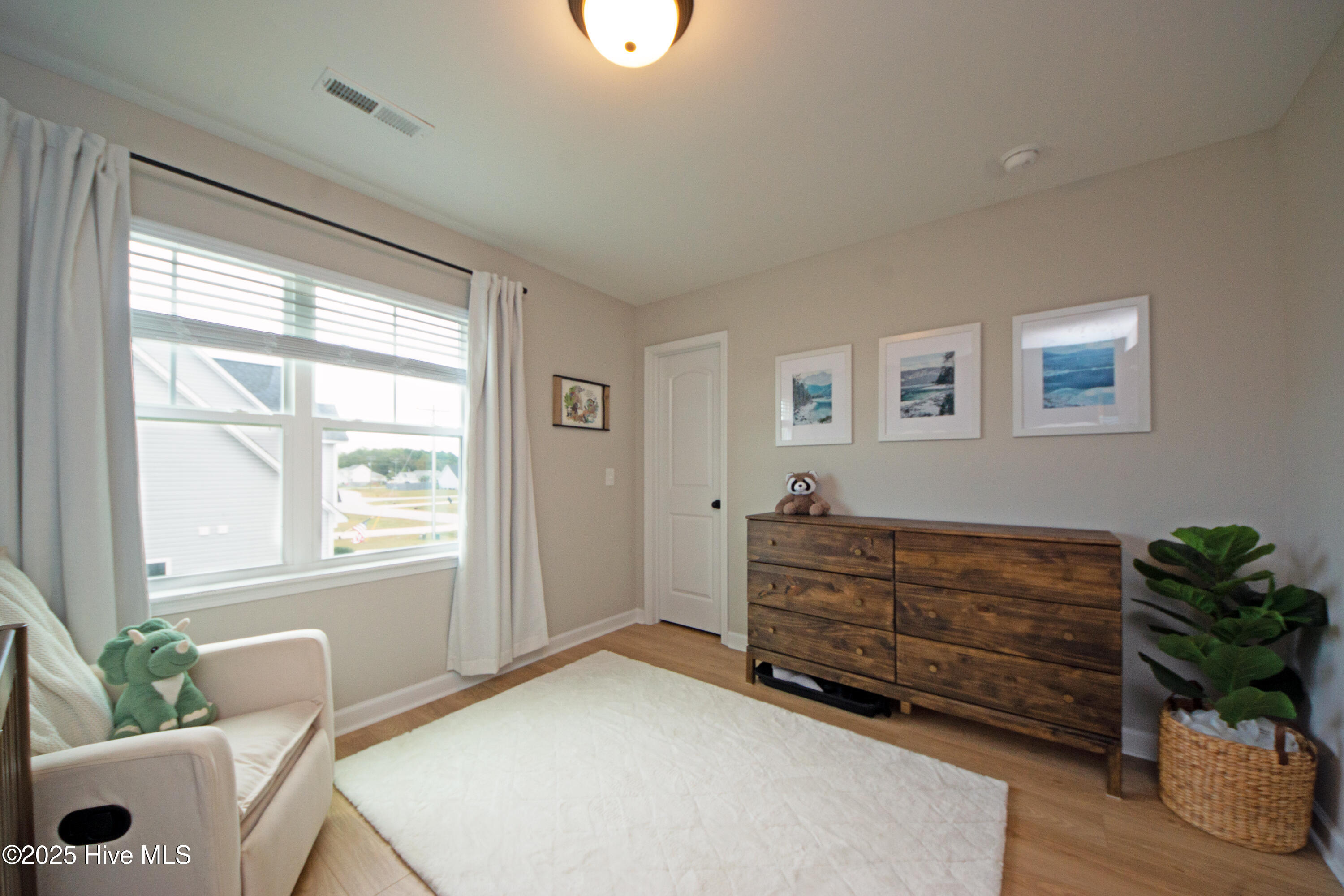 100539129 | Photo 47