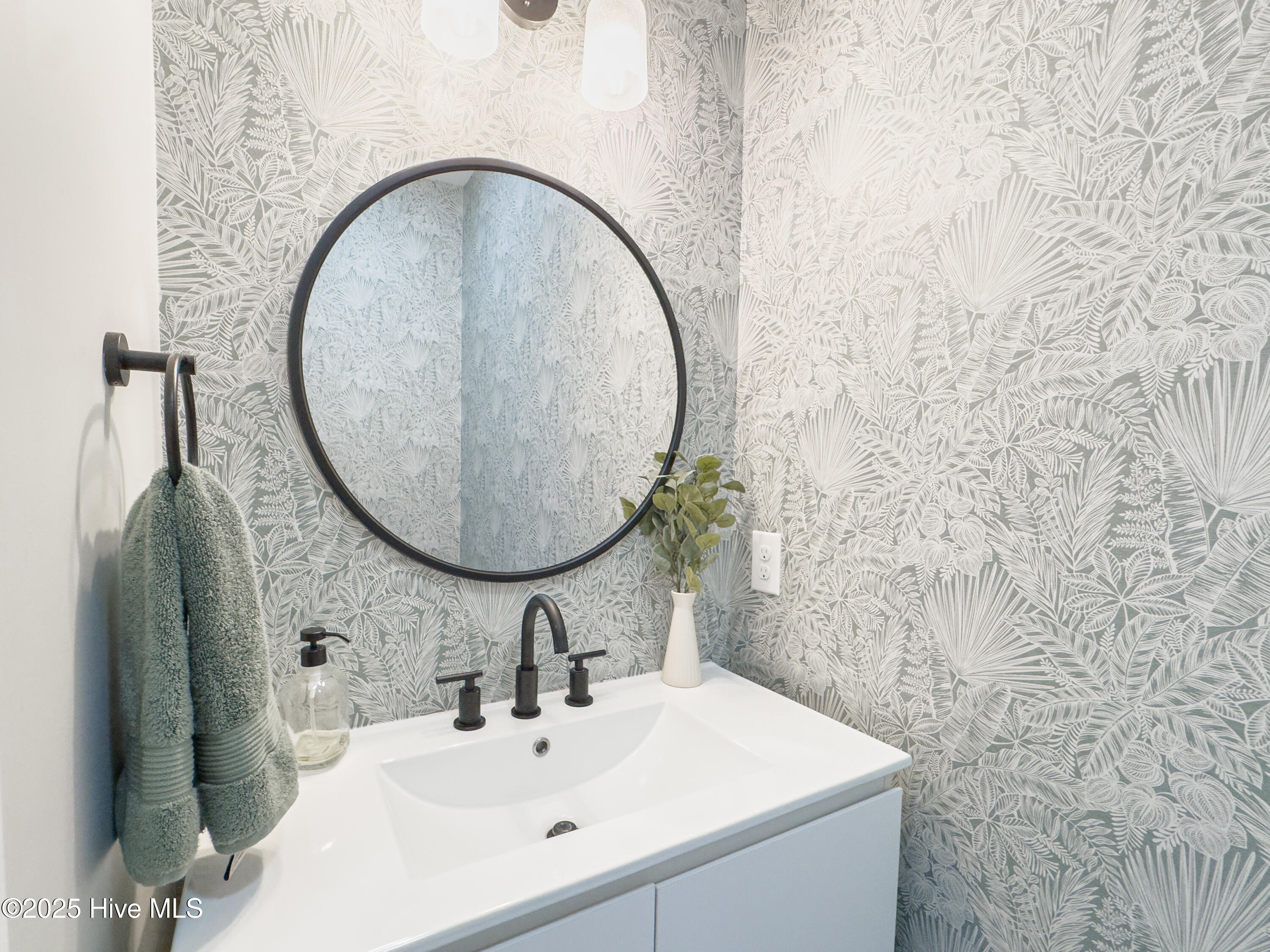 100537870 | Photo 48