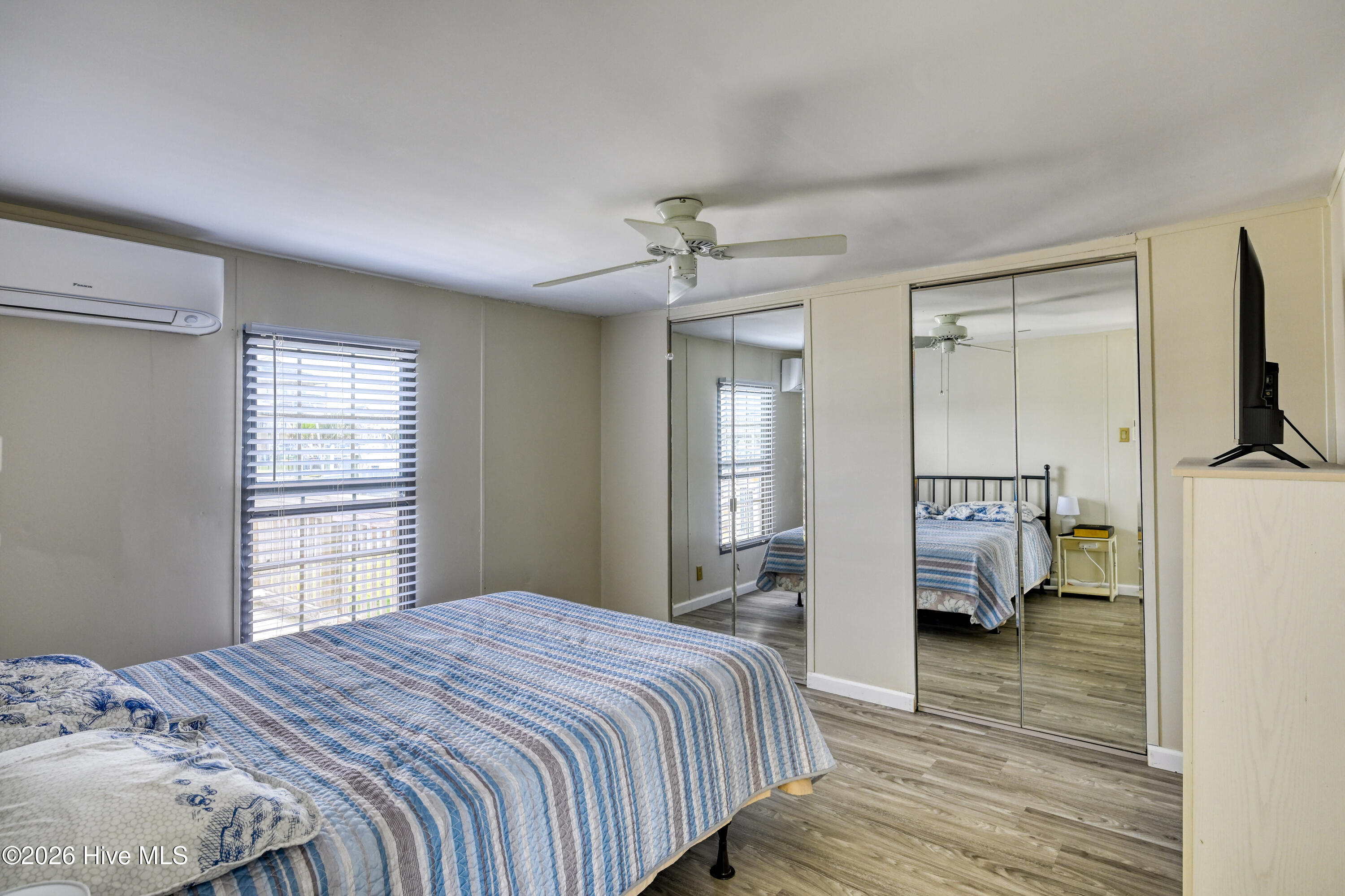 100562691 | Photo 26