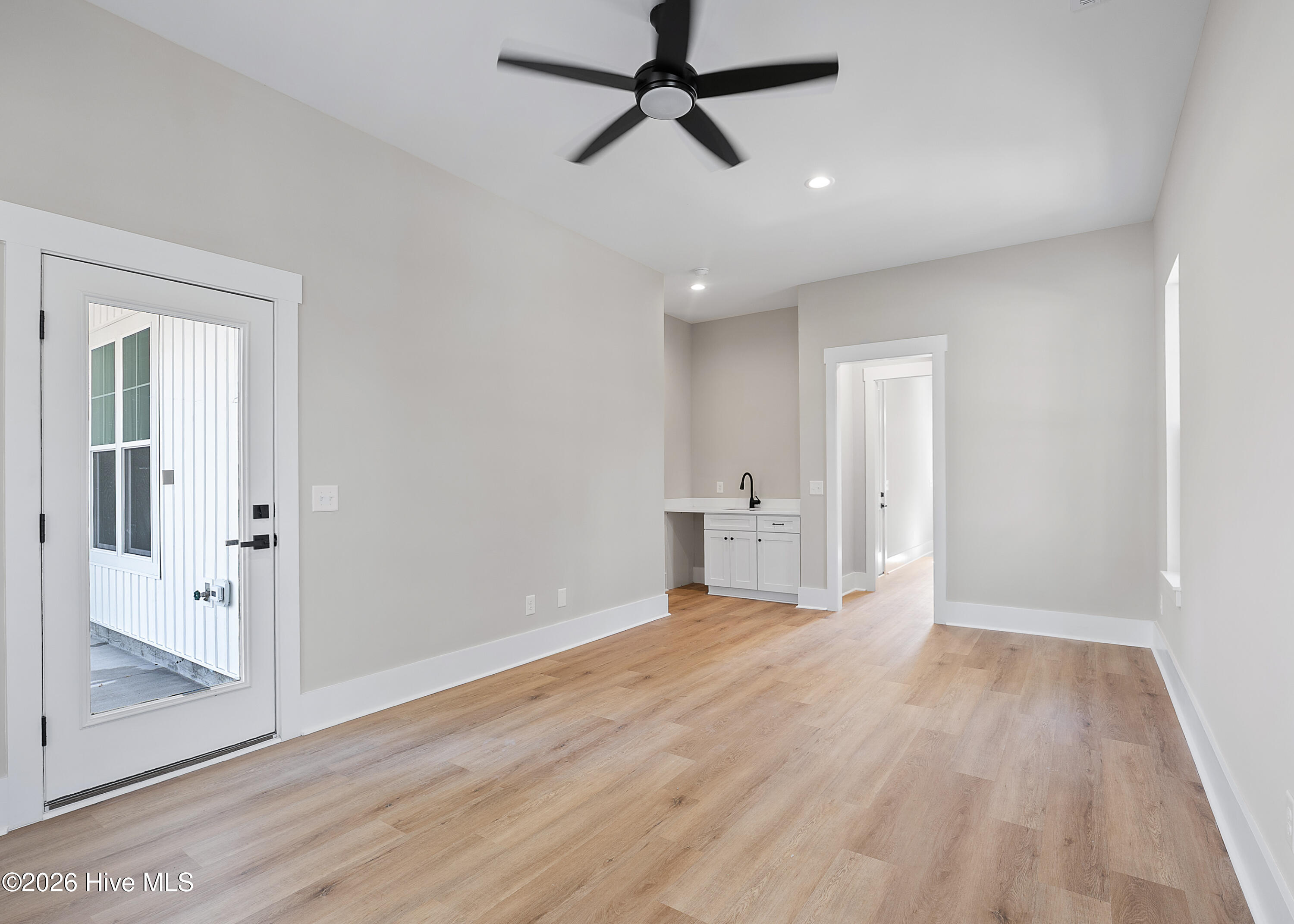 100566286 | Photo 11