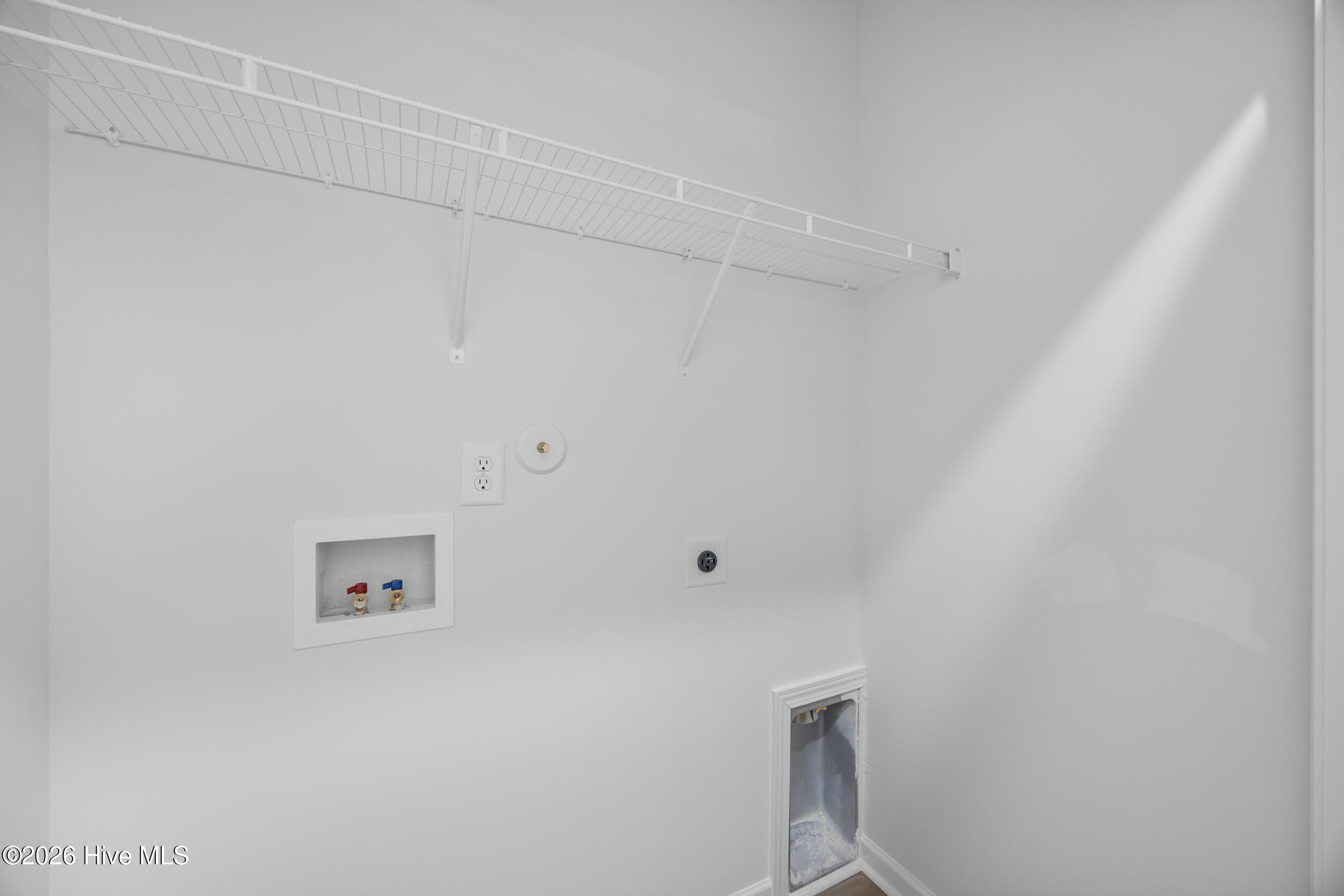 100556488 | Photo 11