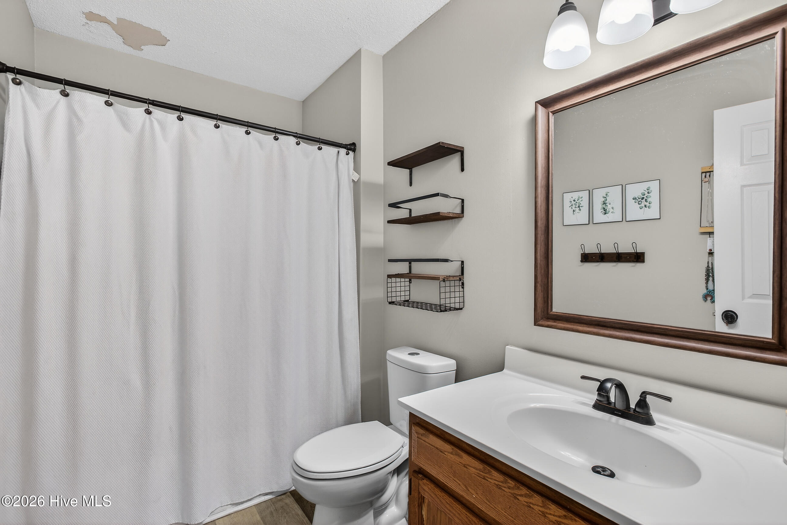 100557845 | Photo 12