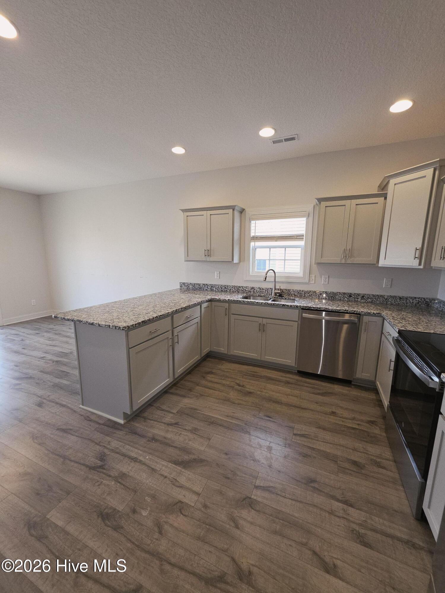 100544481 | Photo 11