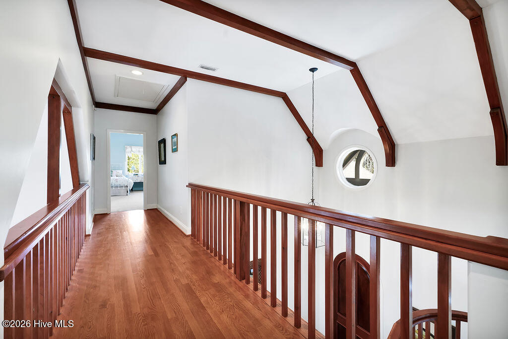 100564190 | Photo 43