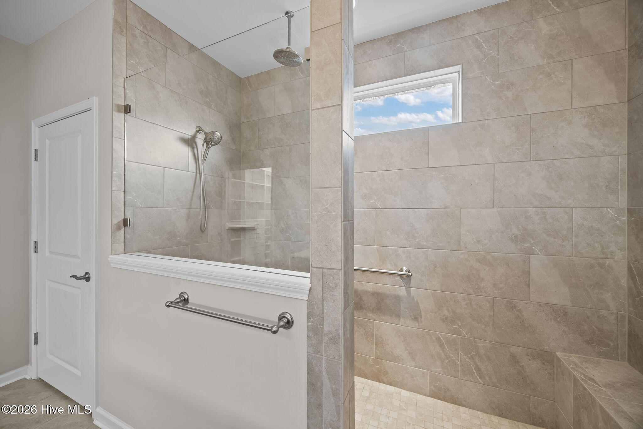 100552007 | Photo 49