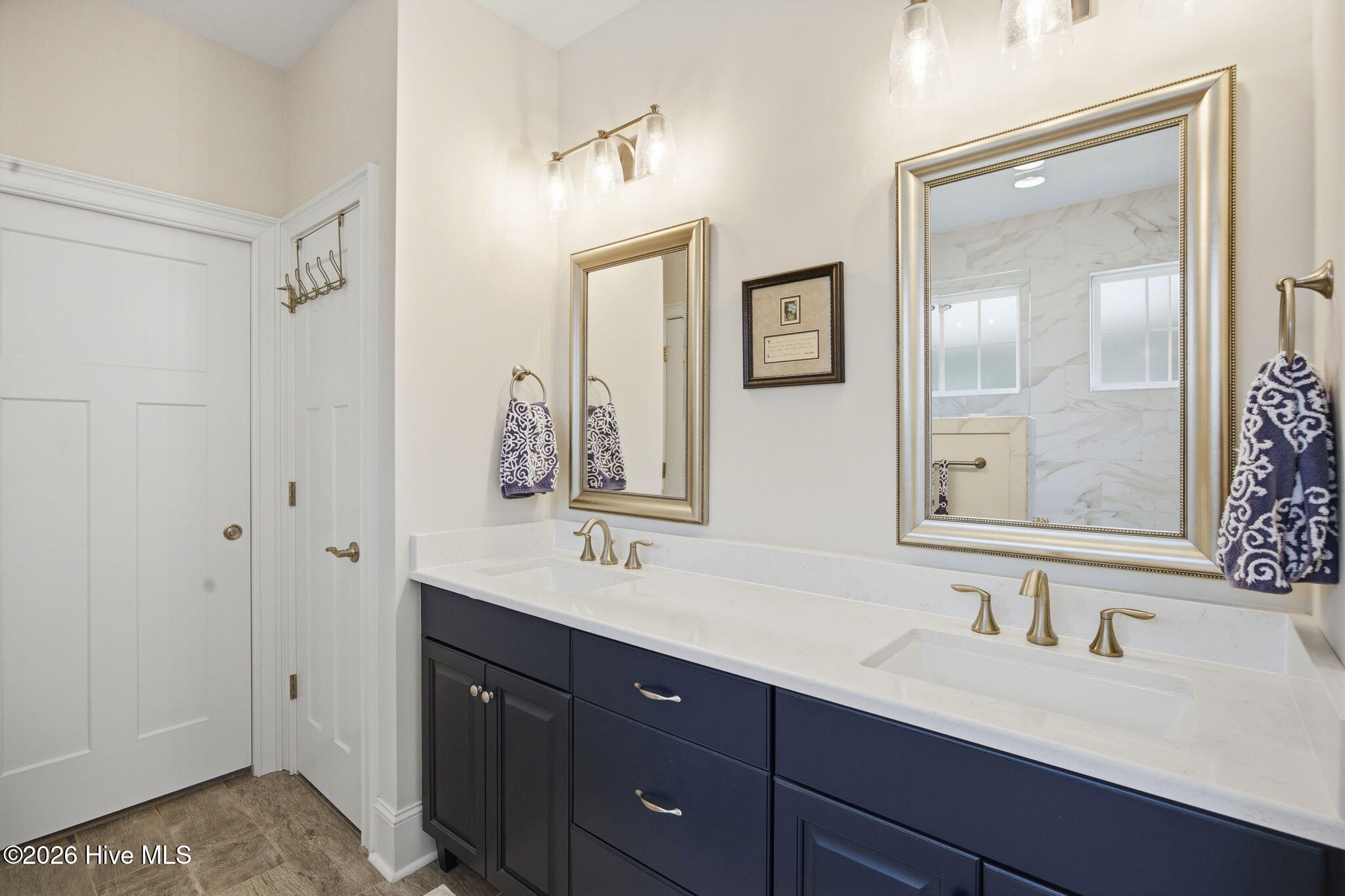 100569856 | Photo 31