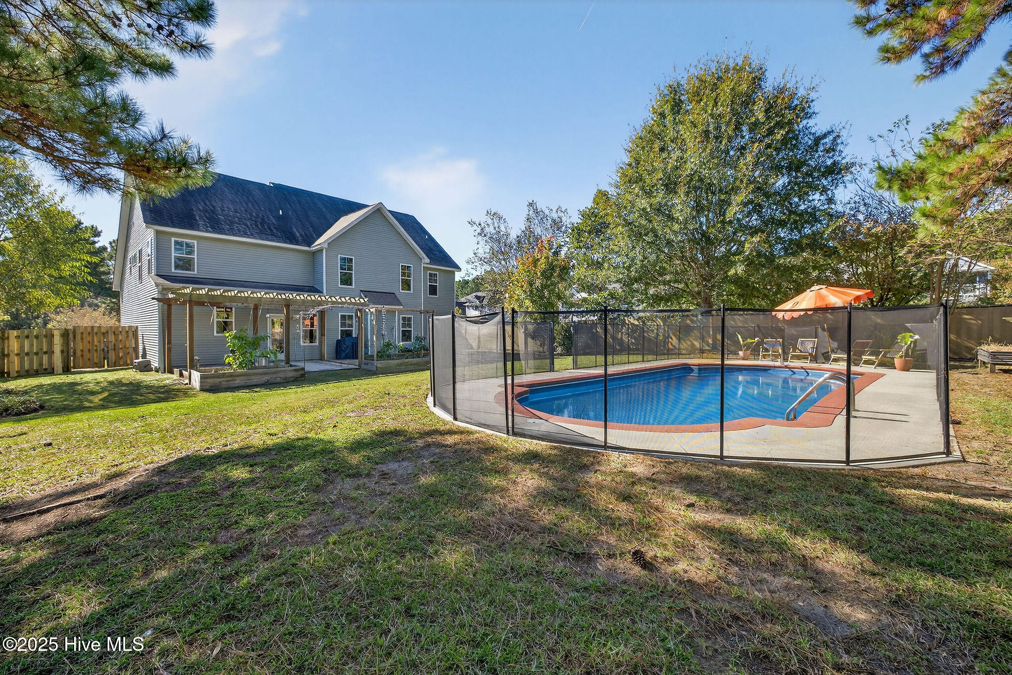 100537905 | Photo 35