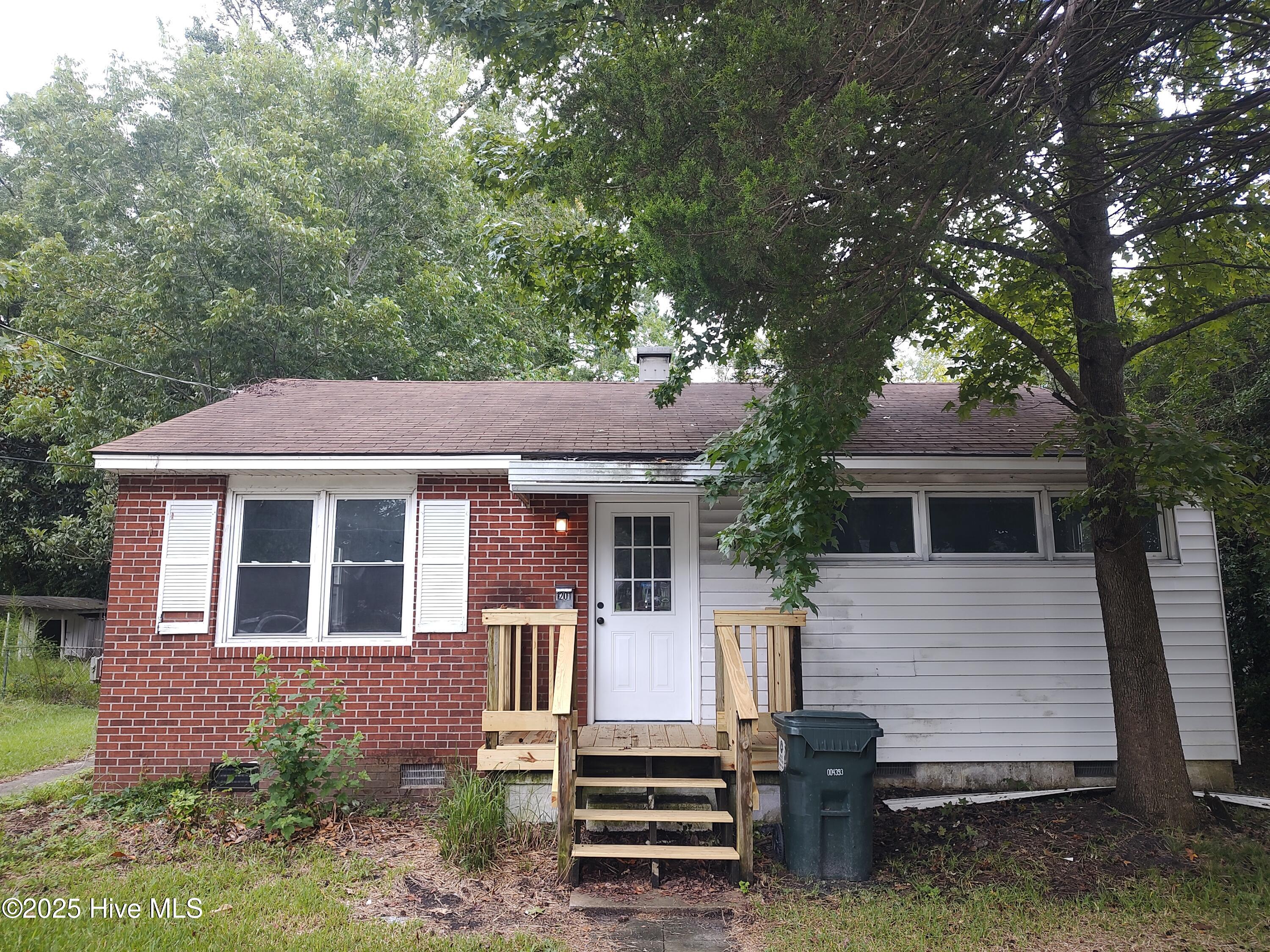 Homes for sale in New Bern, NC | 1201 Simmons St, New Bern, NC 28560 | MLS# 100524793