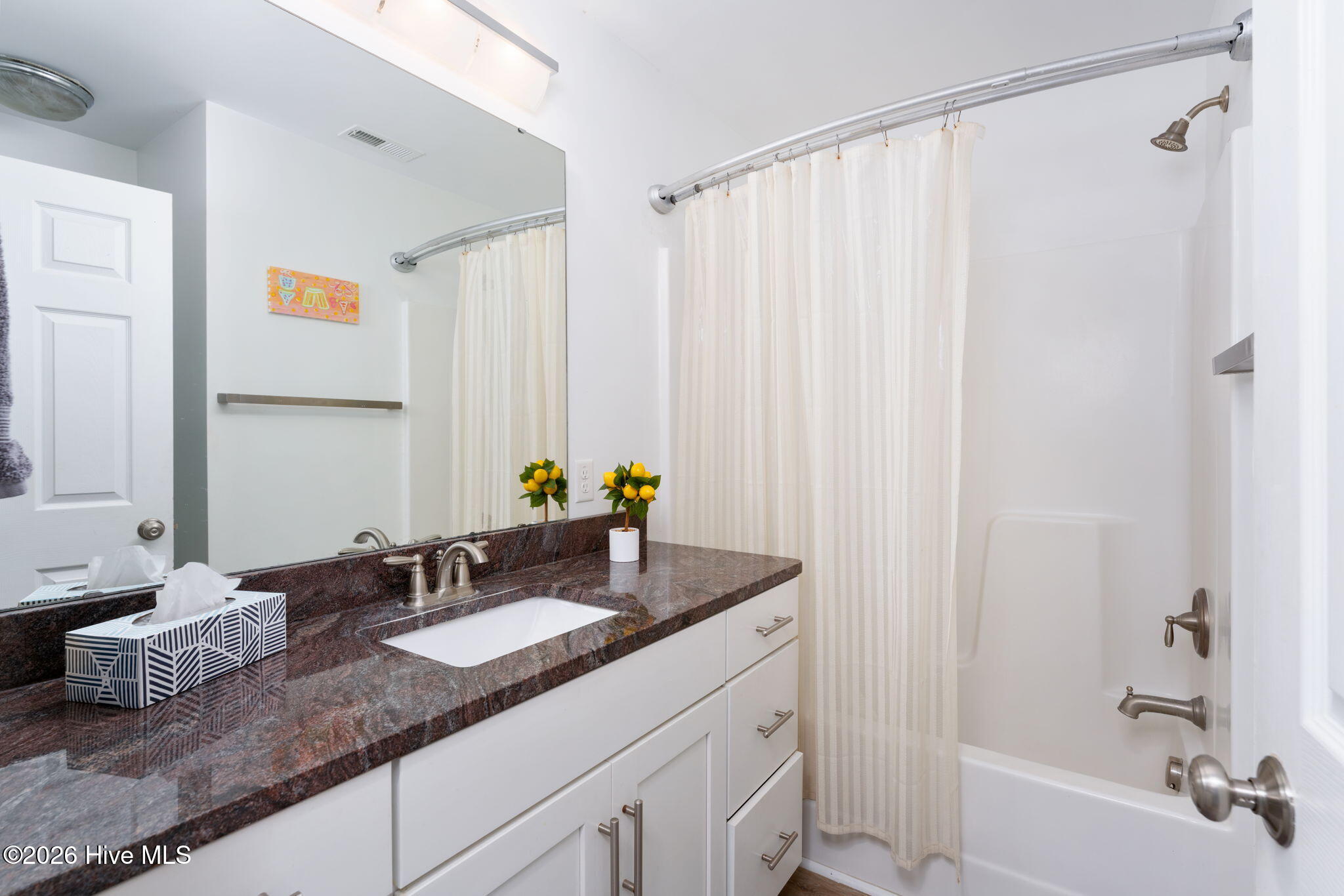 100560160 | Photo 33