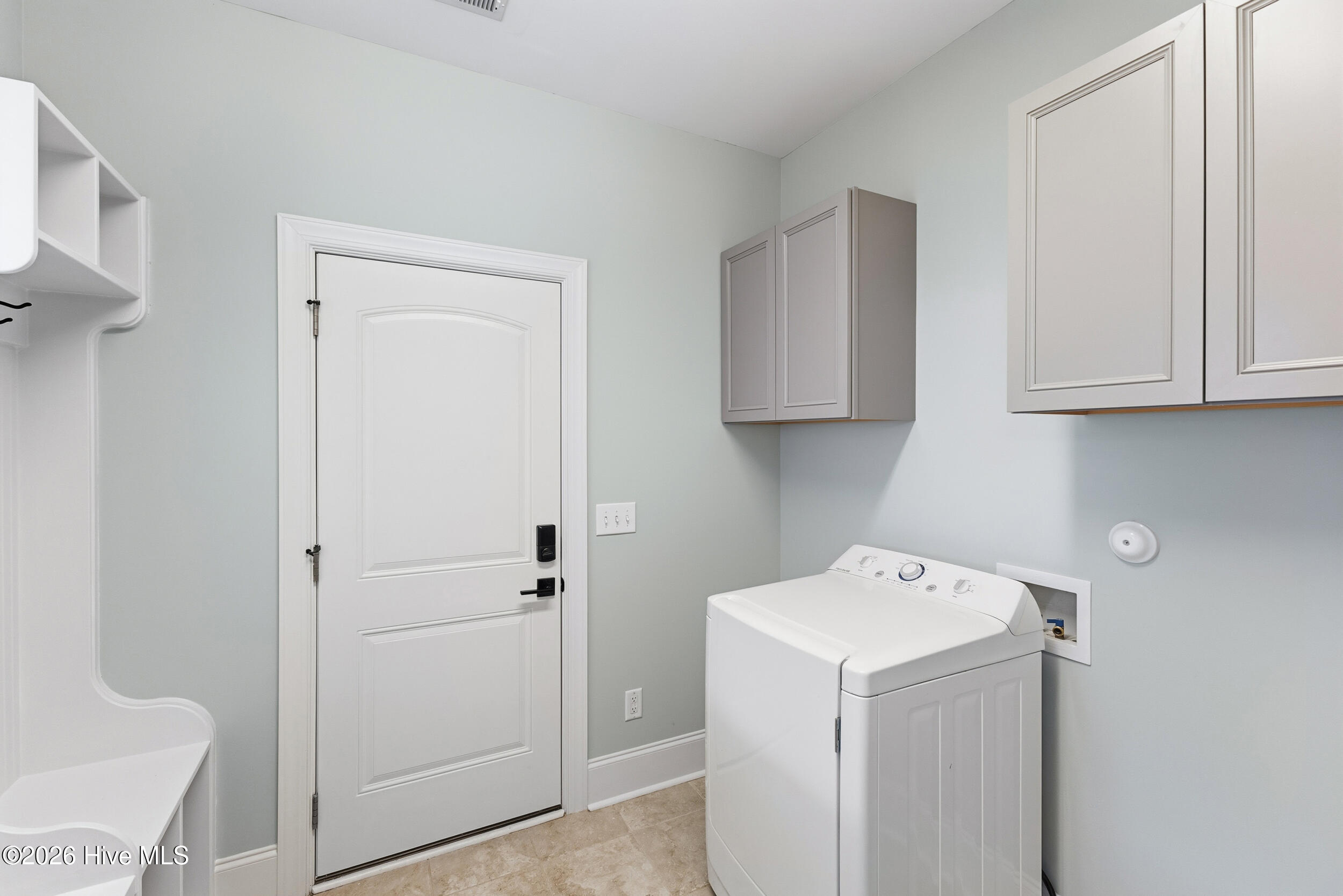 100548579 | Photo 19