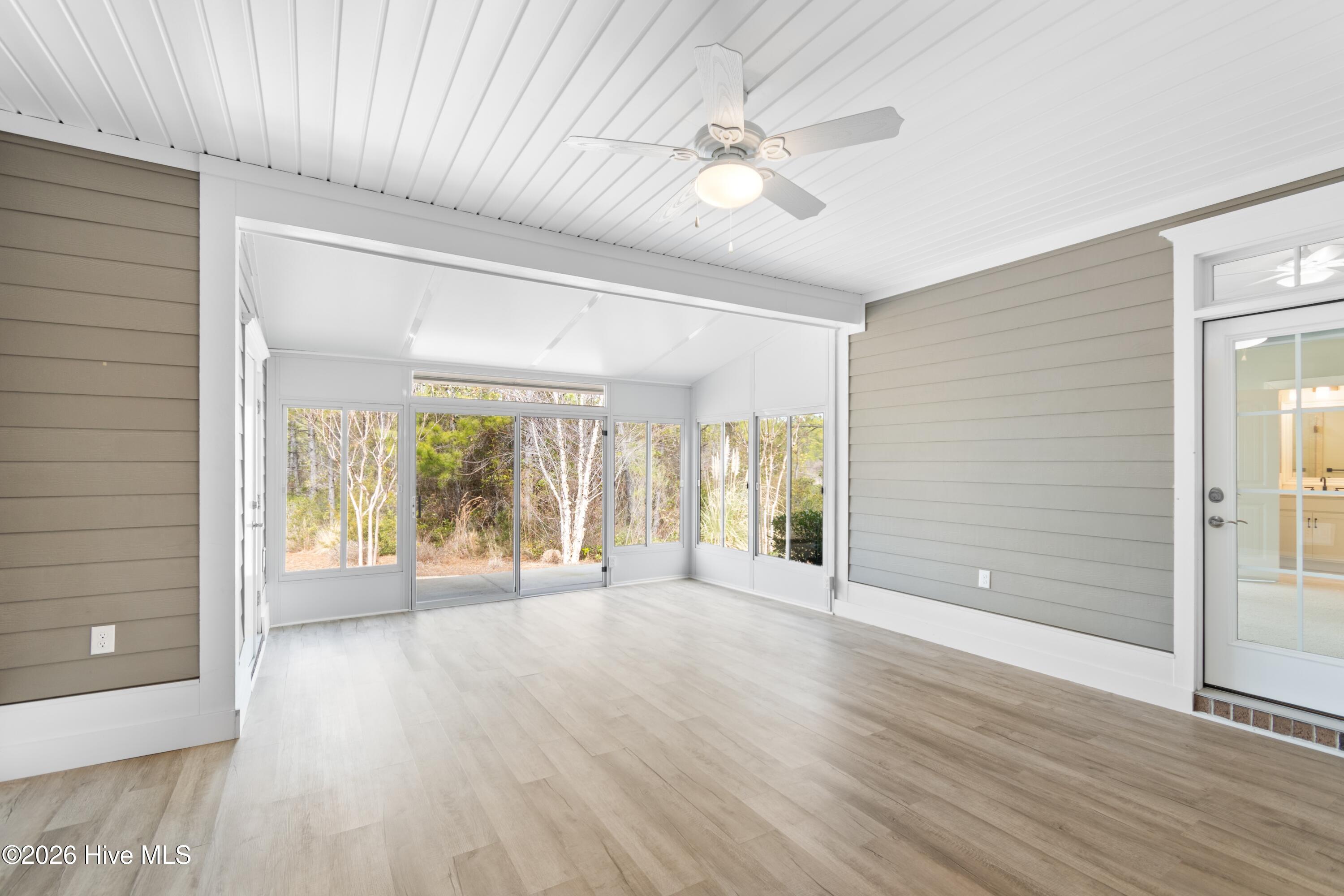 100549158 | Photo 15