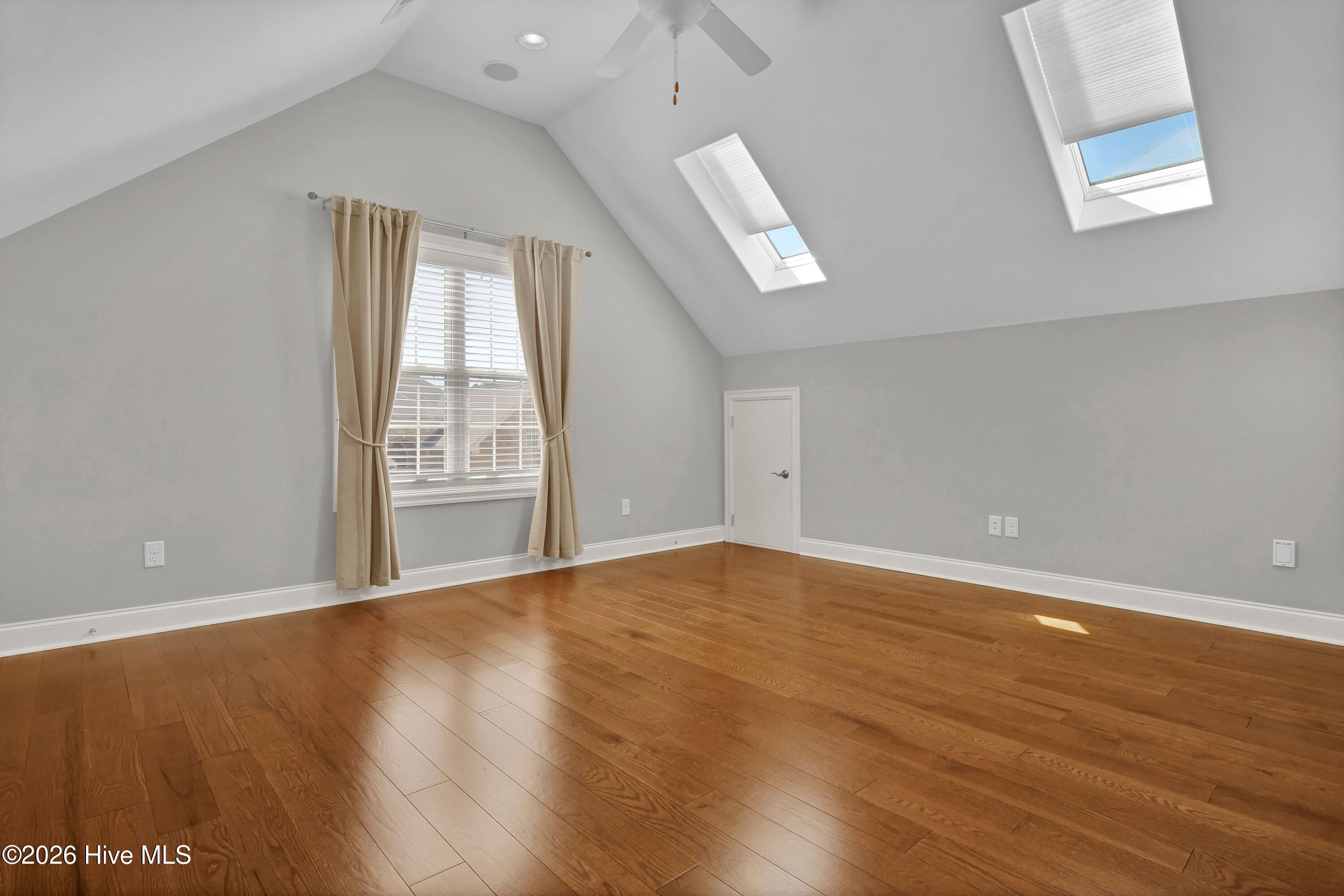 100560728 | Photo 22