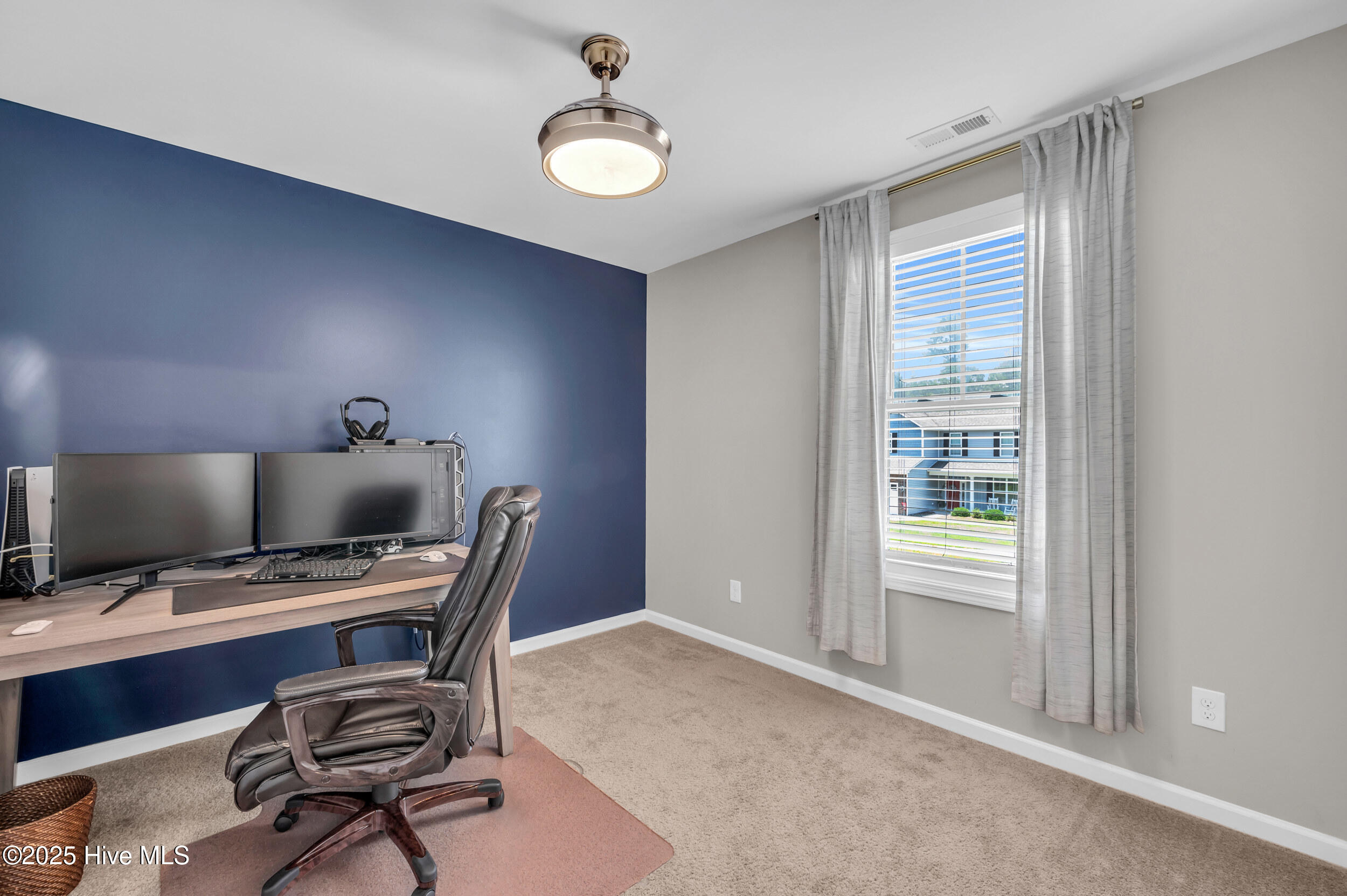 100516387 | Photo 16