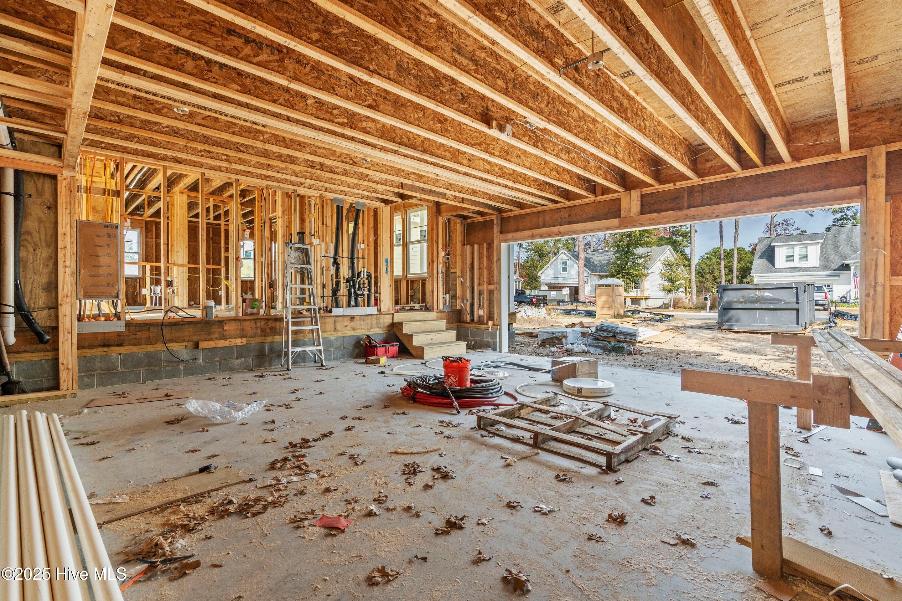 100543069 | Photo 38