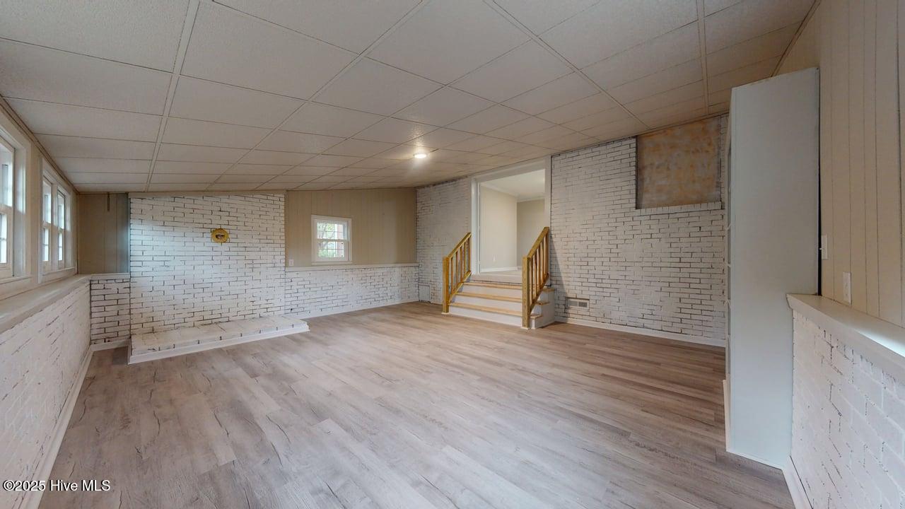 100536677 | Photo 15