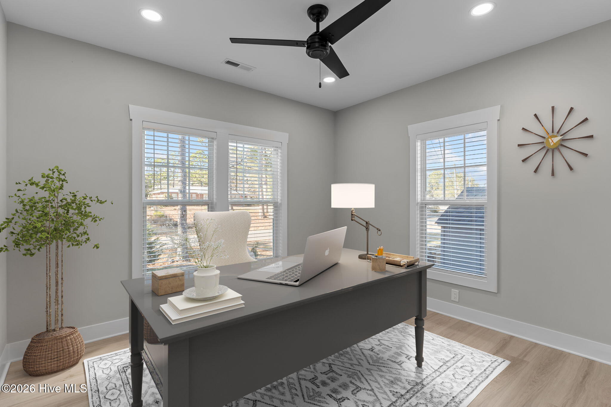 100548399 | Photo 39