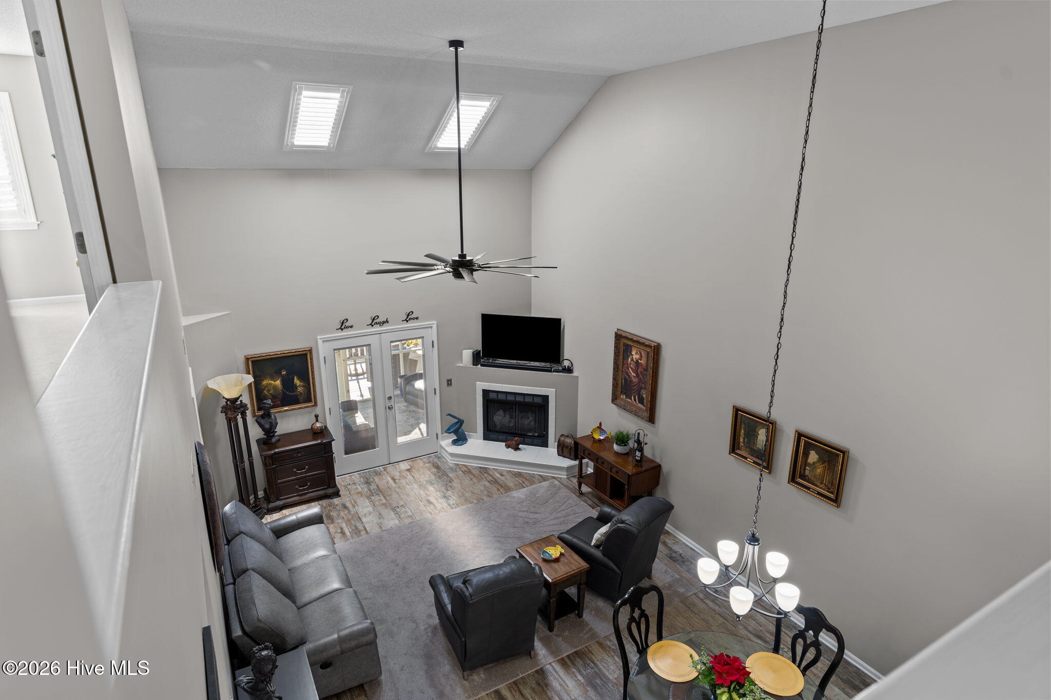 100550707 | Photo 33