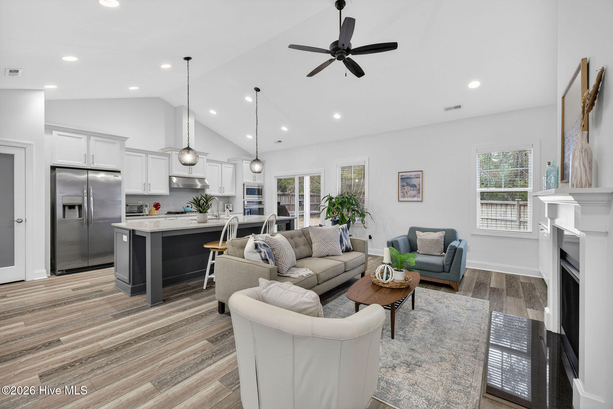 100557170 | Photo 24