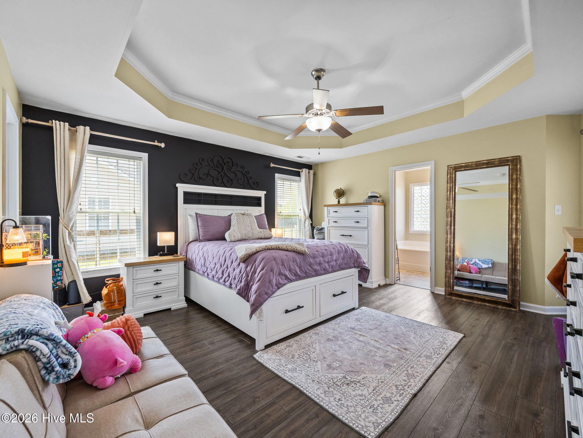 100569834 | Photo 18