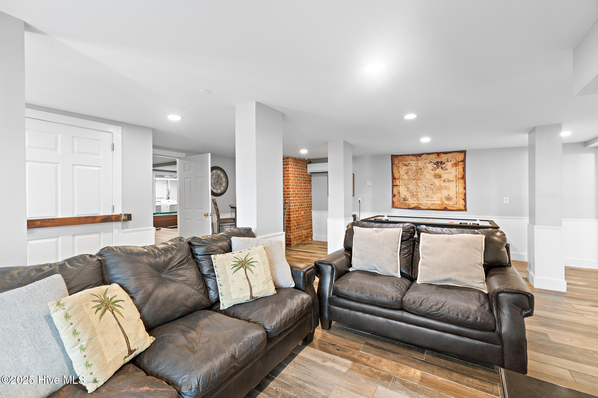 100531510 | Photo 51