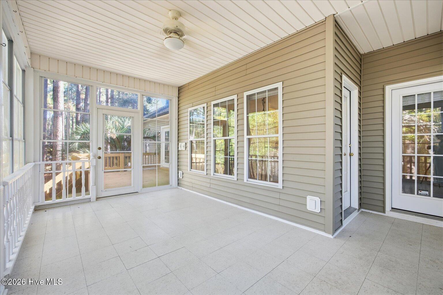 100548784 | Photo 38