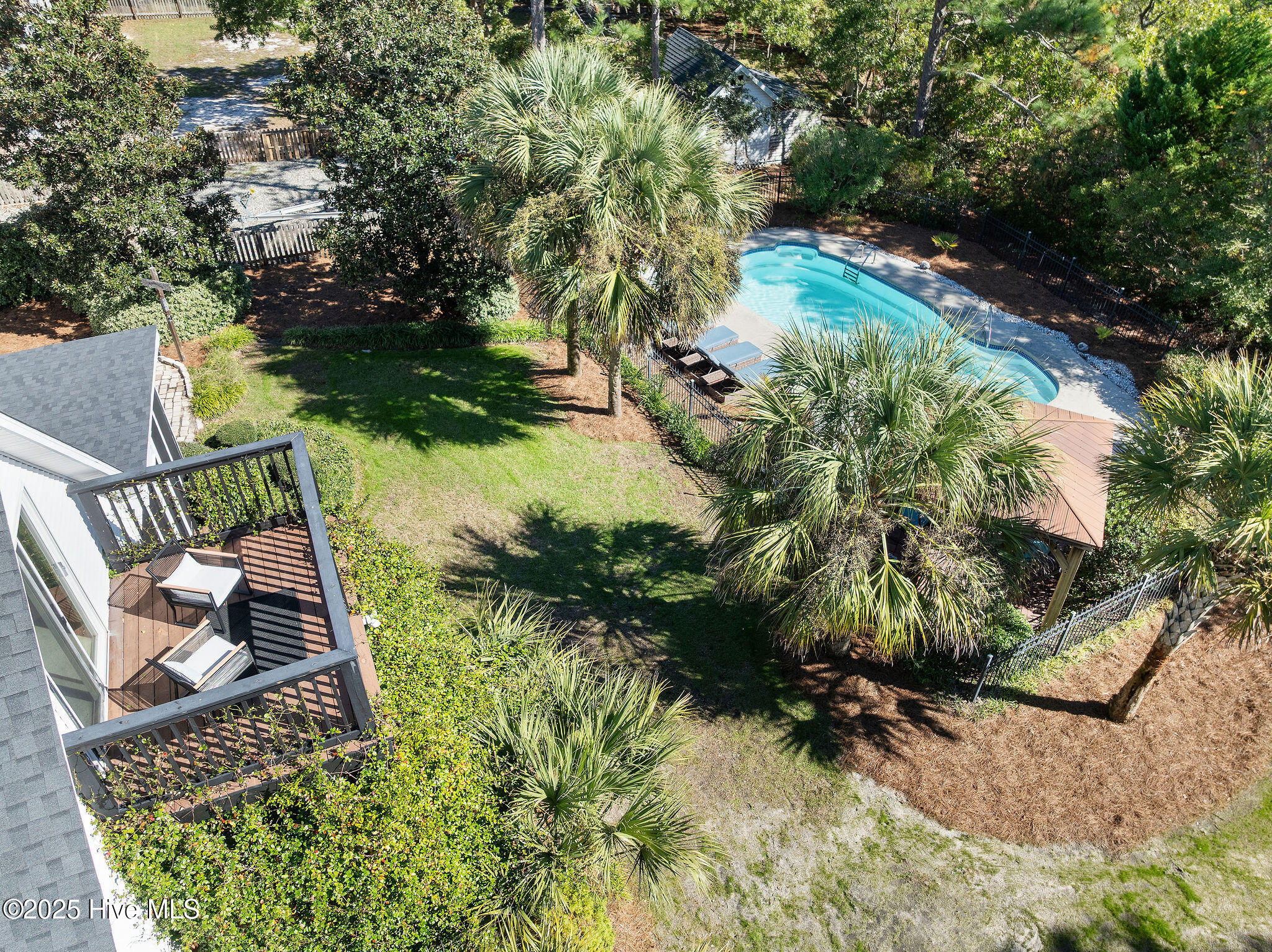 100565537 | Photo 26