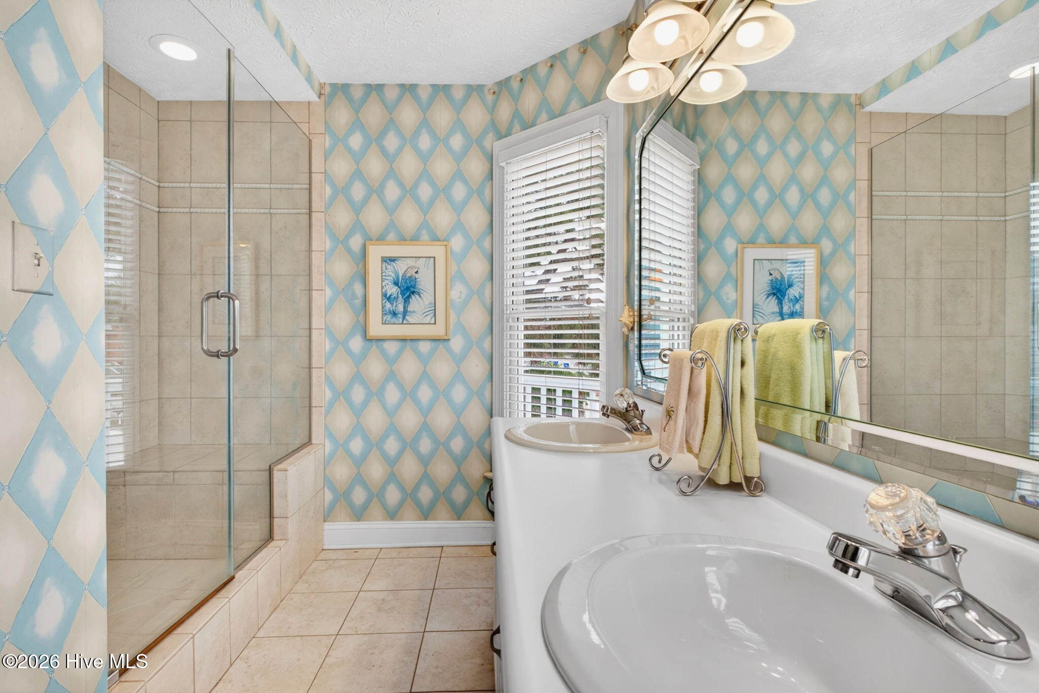 100570658 | Photo 30