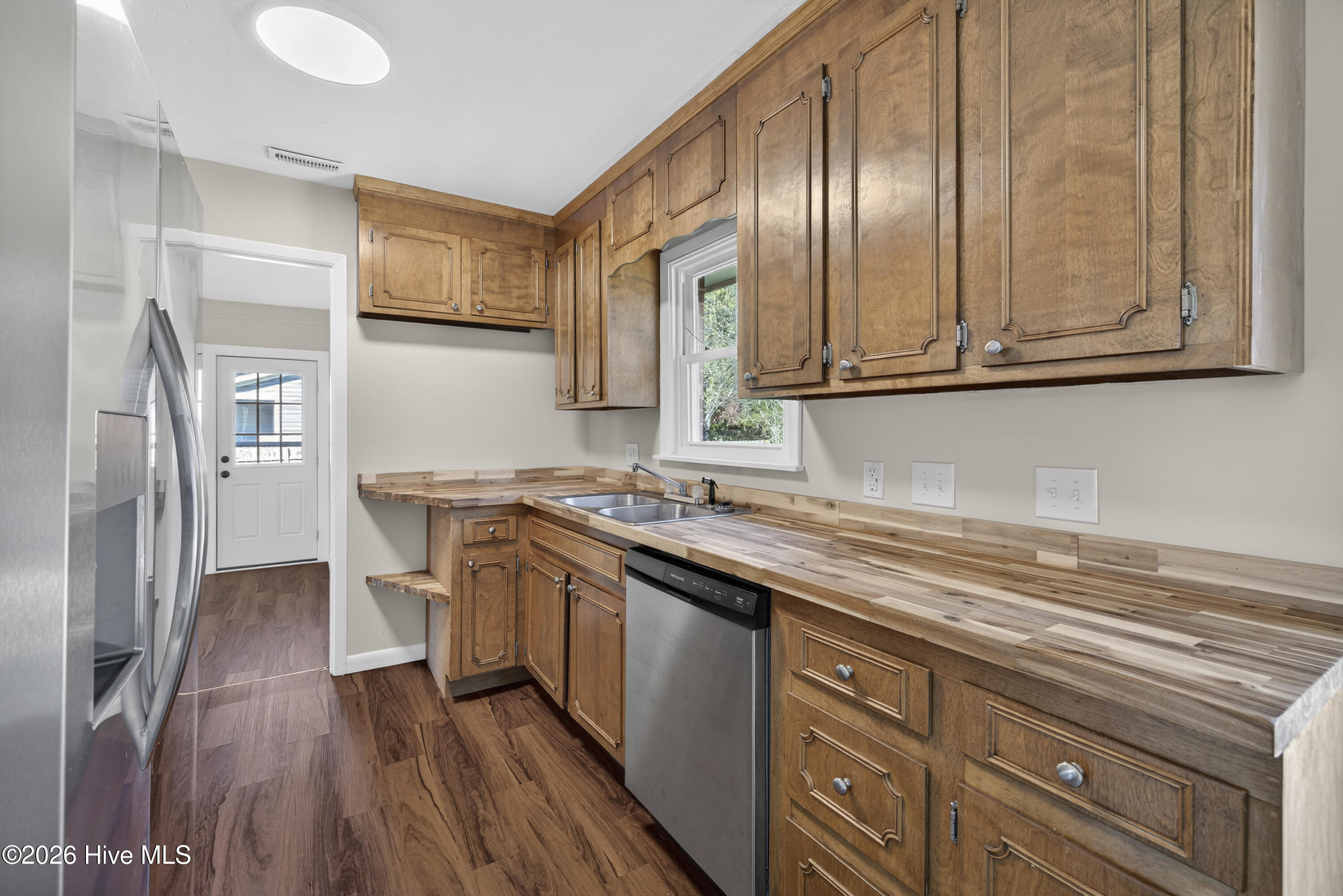 100560540 | Photo 14