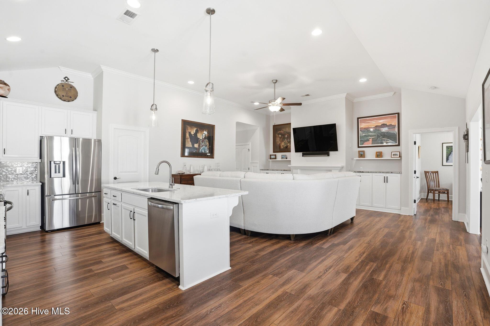 100559439 | Photo 30