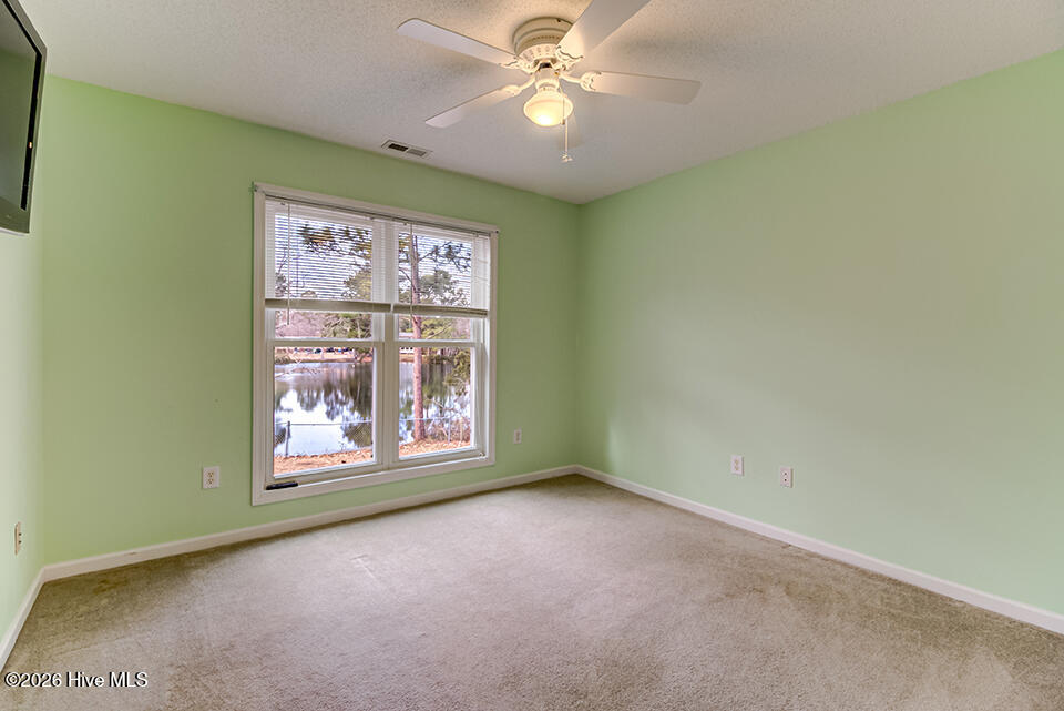 100553077 | Photo 26