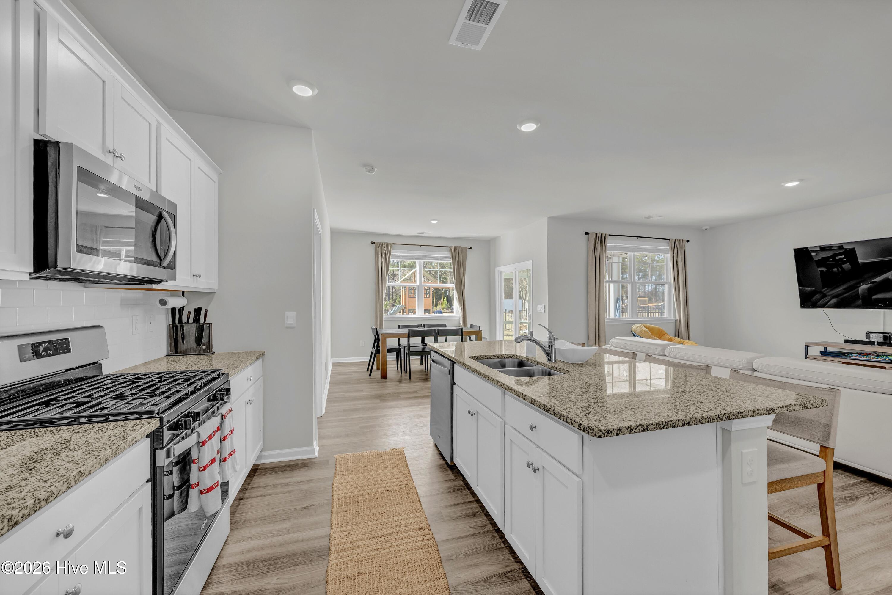 100548554 | Photo 12