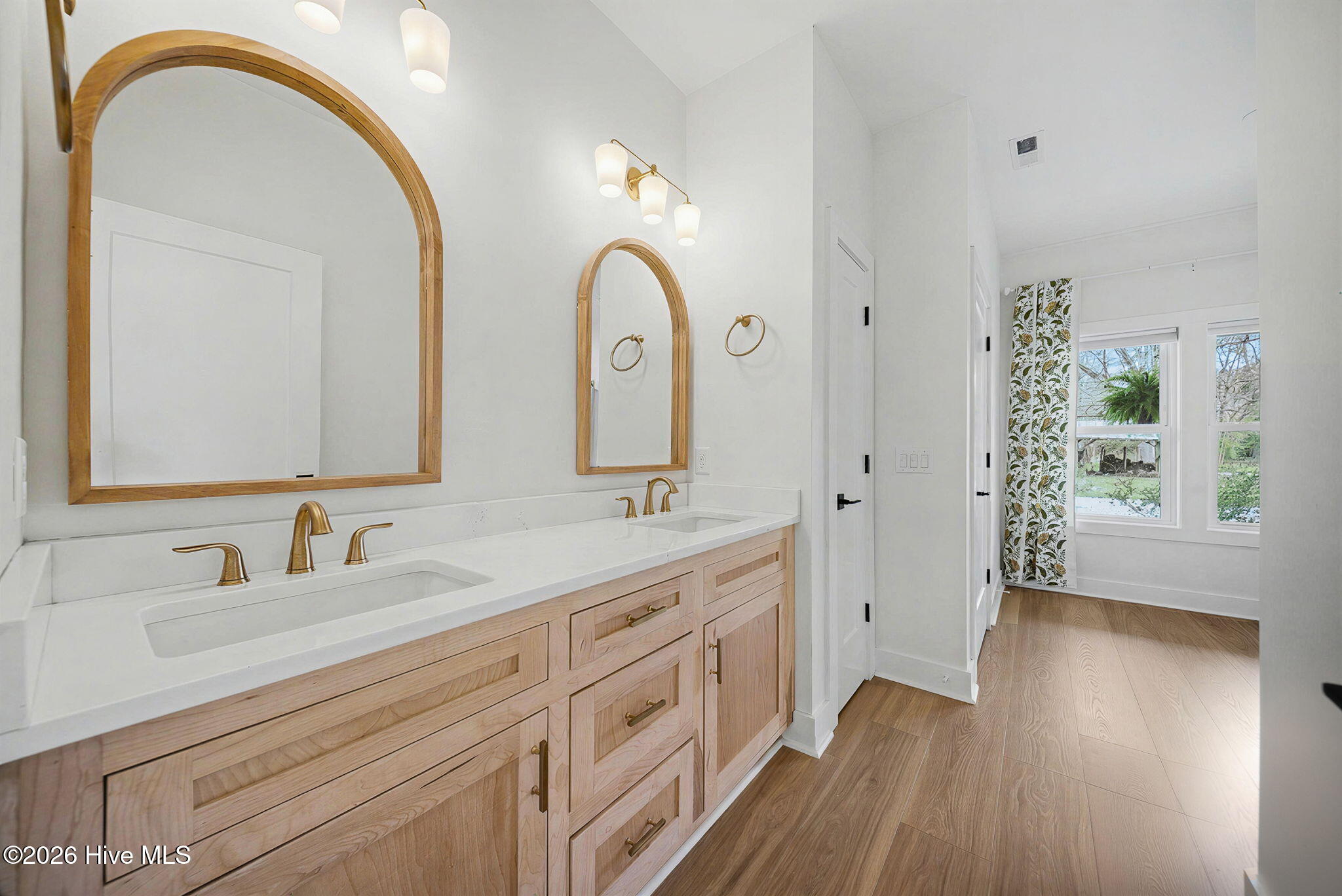 100564194 | Photo 26